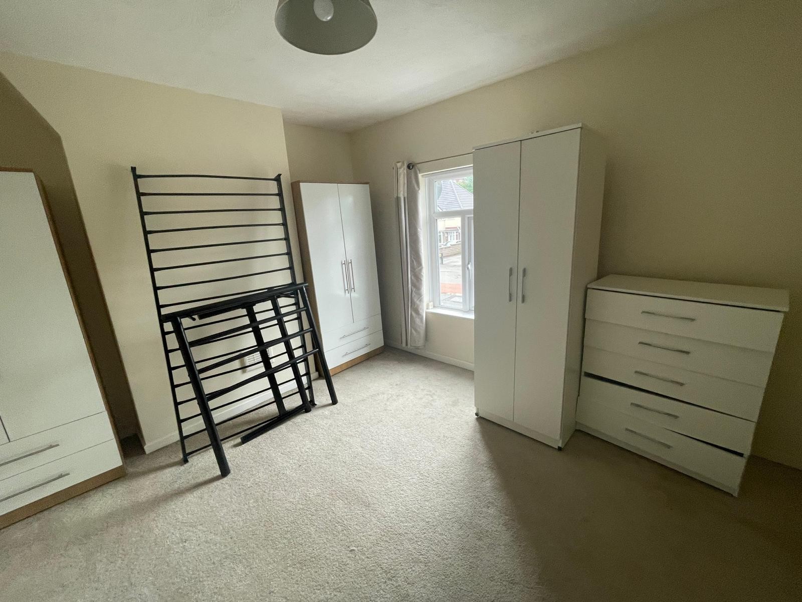 VACANT - Freehold Mid Terrace House
