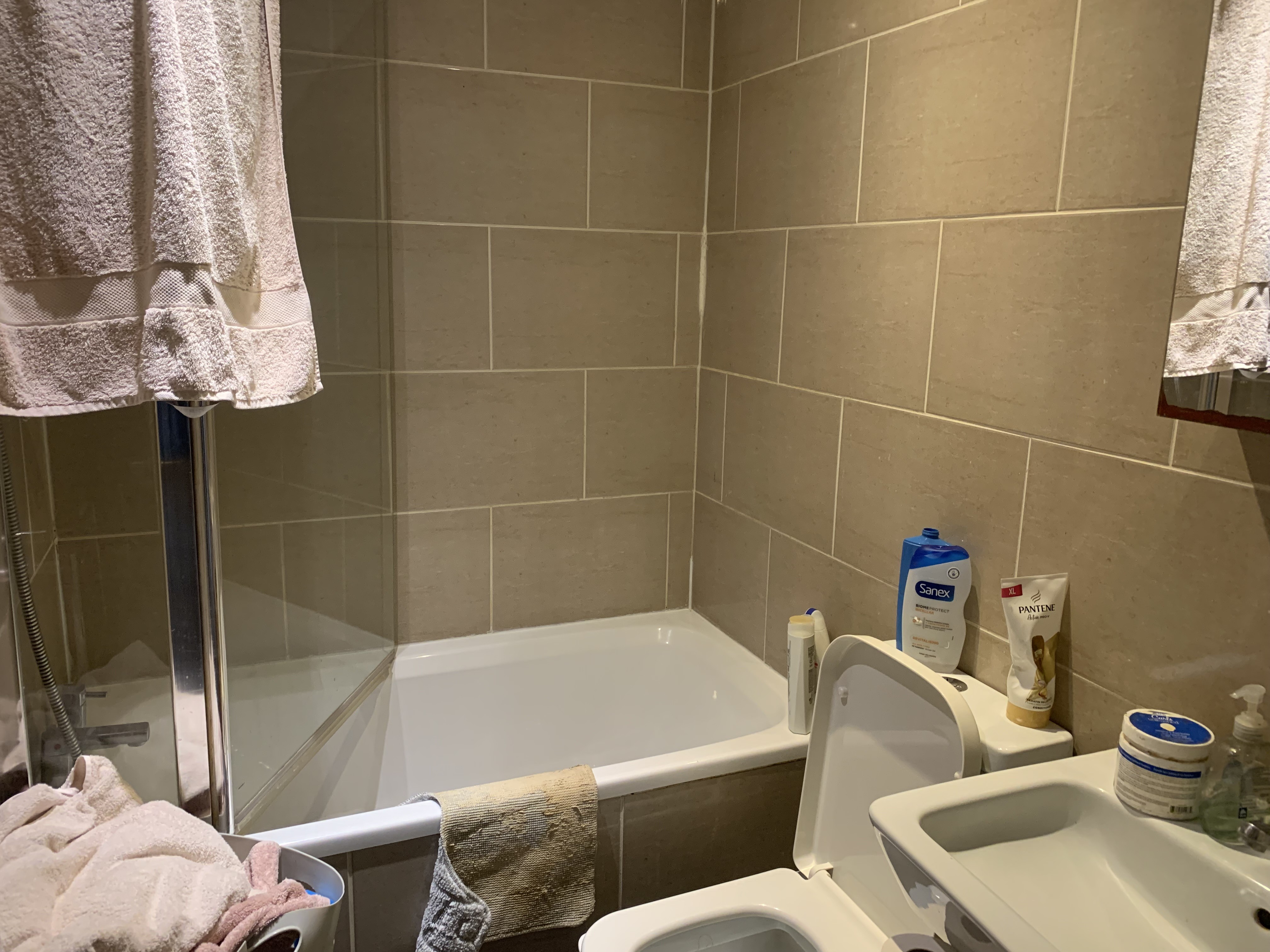 INVESTMENT - Leasehold Self Contained First Floor Flat