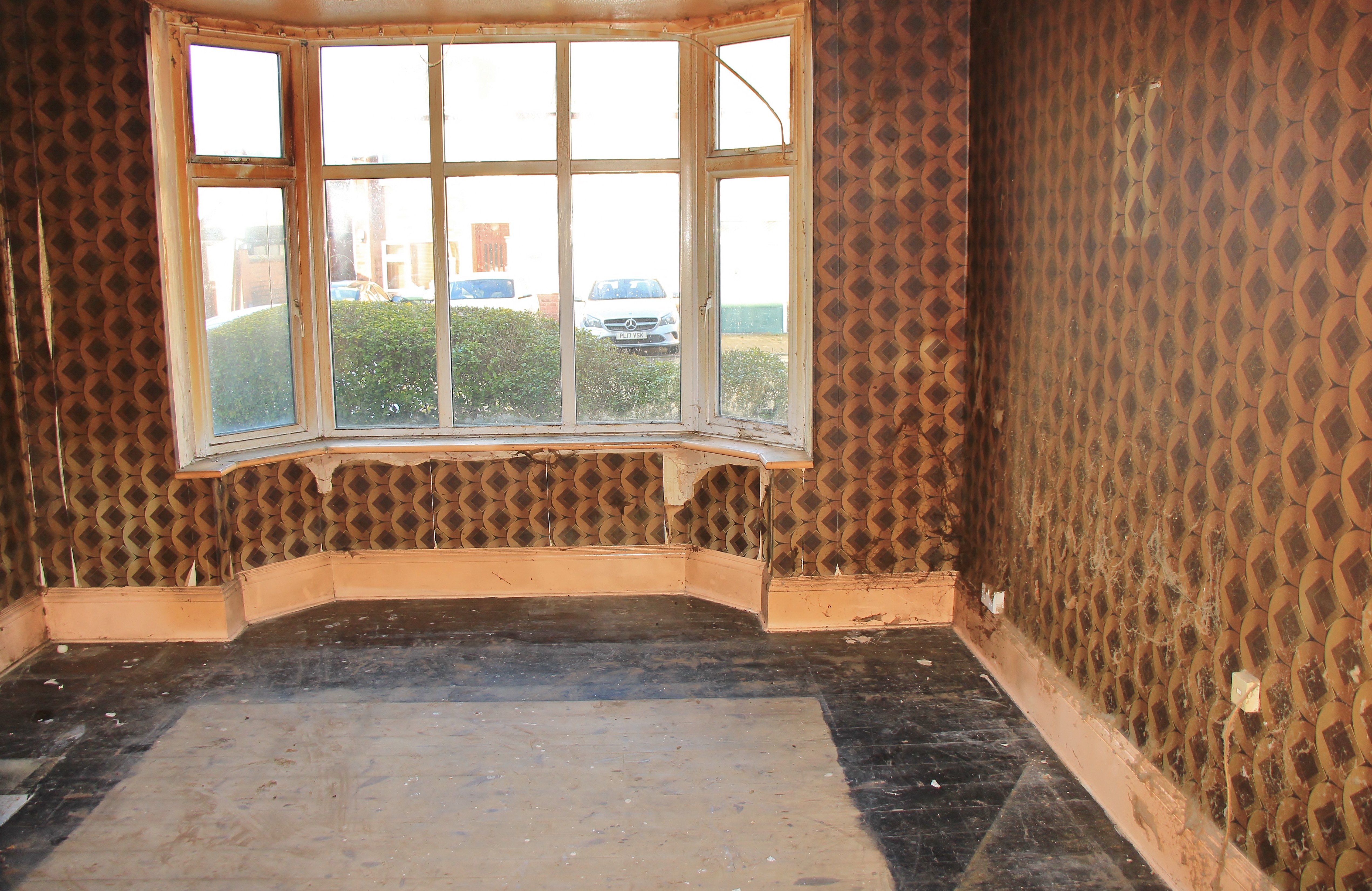 VACANT - Freehold Semi Detached Building arranged to provide One self contained Flat and One self contained Maisonette