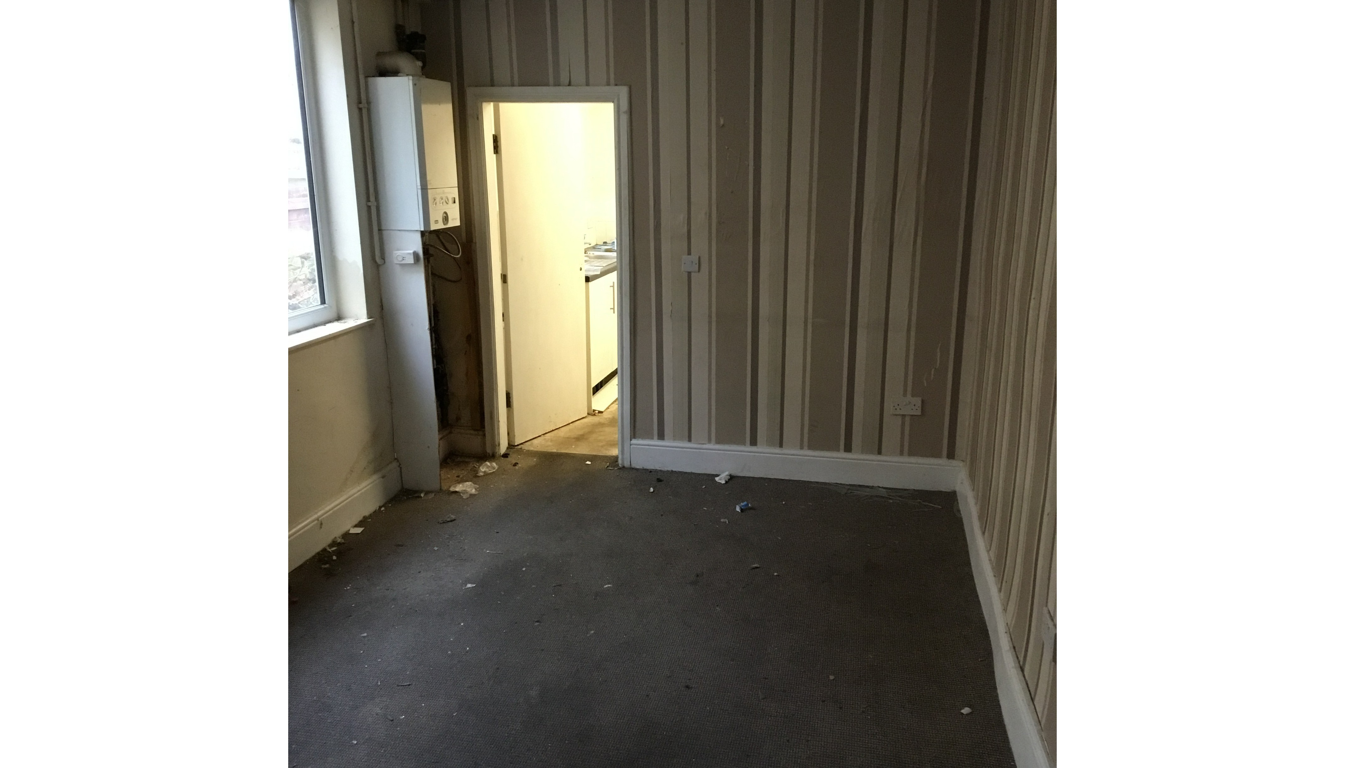 INVESTMENT - Freehold Mid Terrace HMO Building