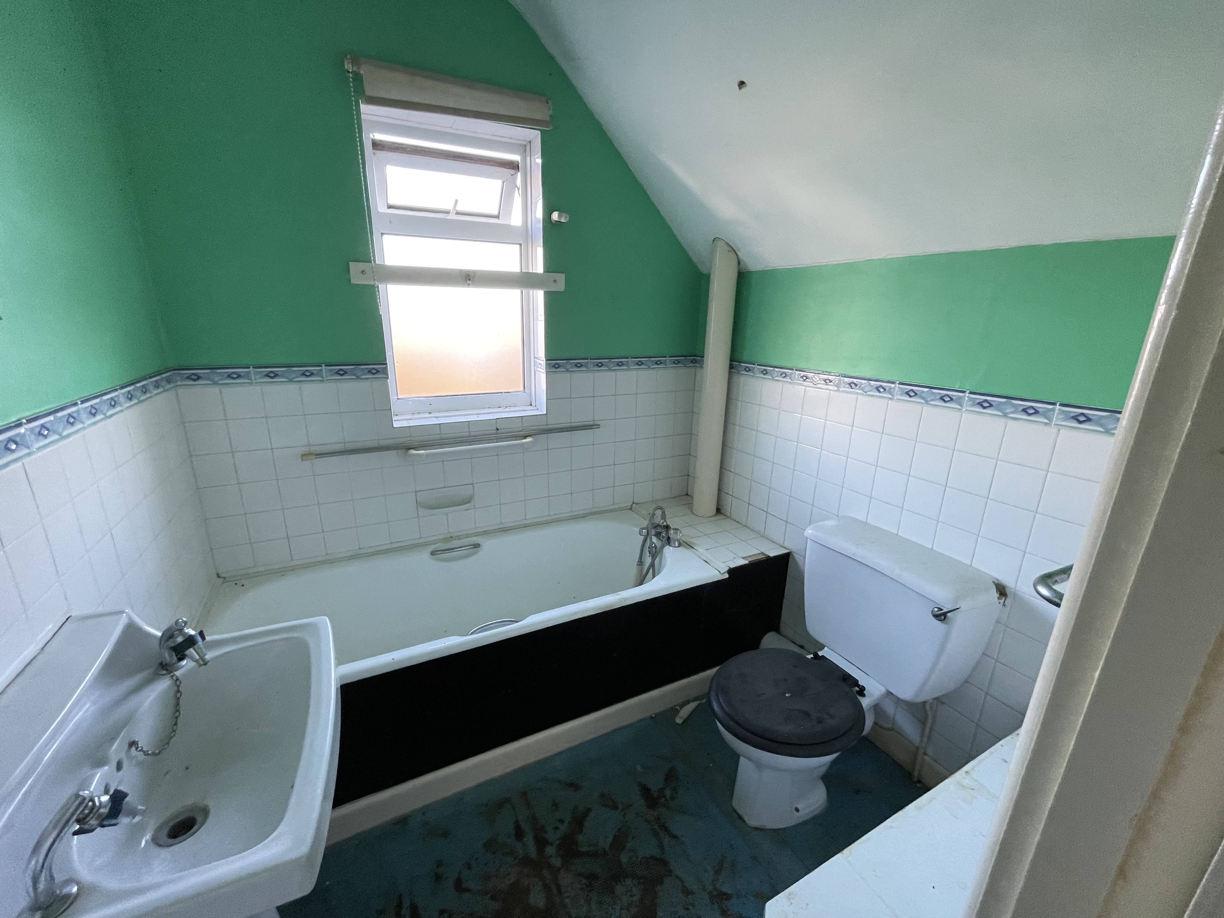 VACANT - Freehold Link Detached House