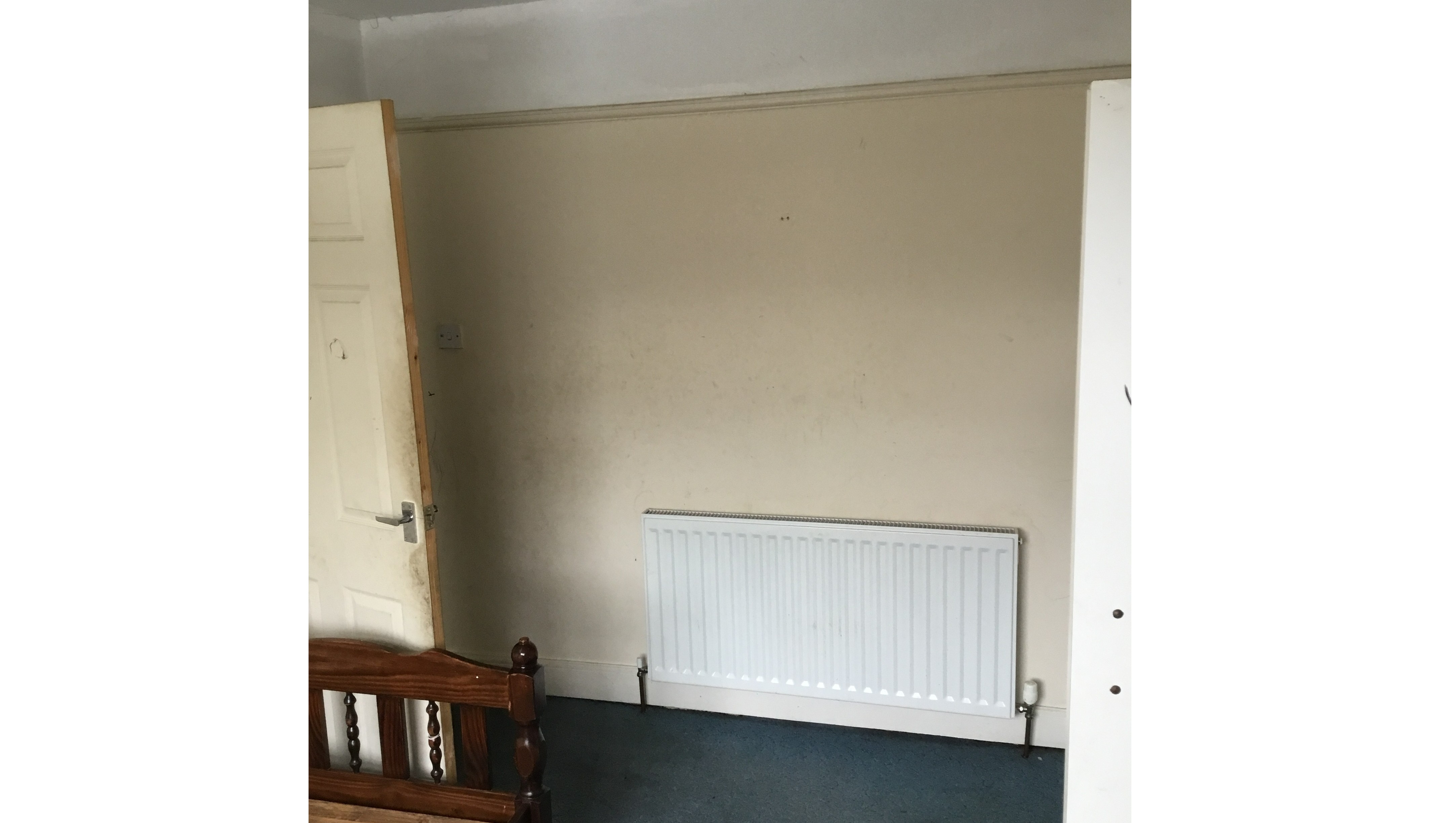 VACANT - Freehold Mid Terrace House