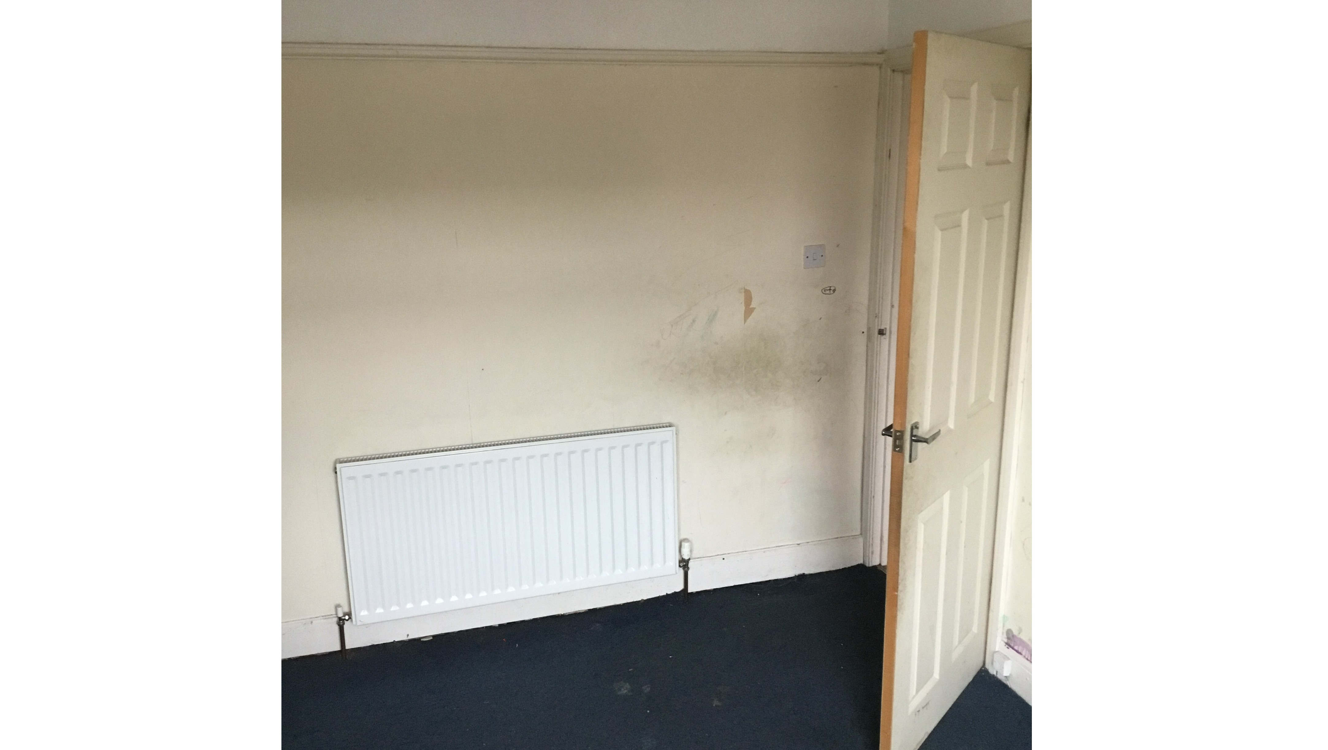 VACANT - Freehold Mid Terrace House