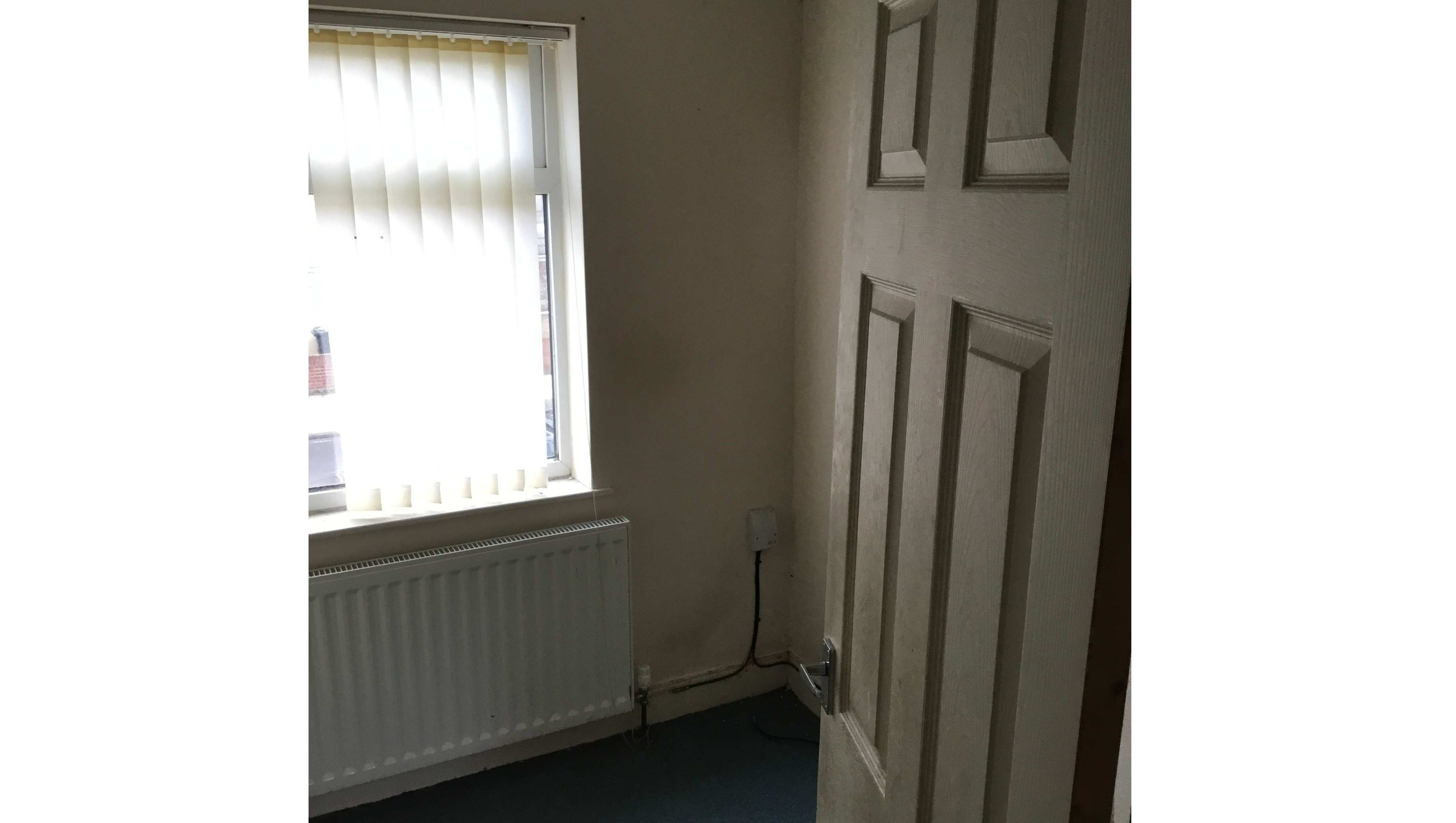 VACANT - Freehold Mid Terrace House
