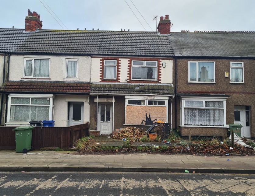 VACANT - Freehold Mid Terrace House