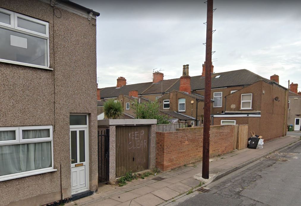 INVESTMENT - Freehold End of Terrace House