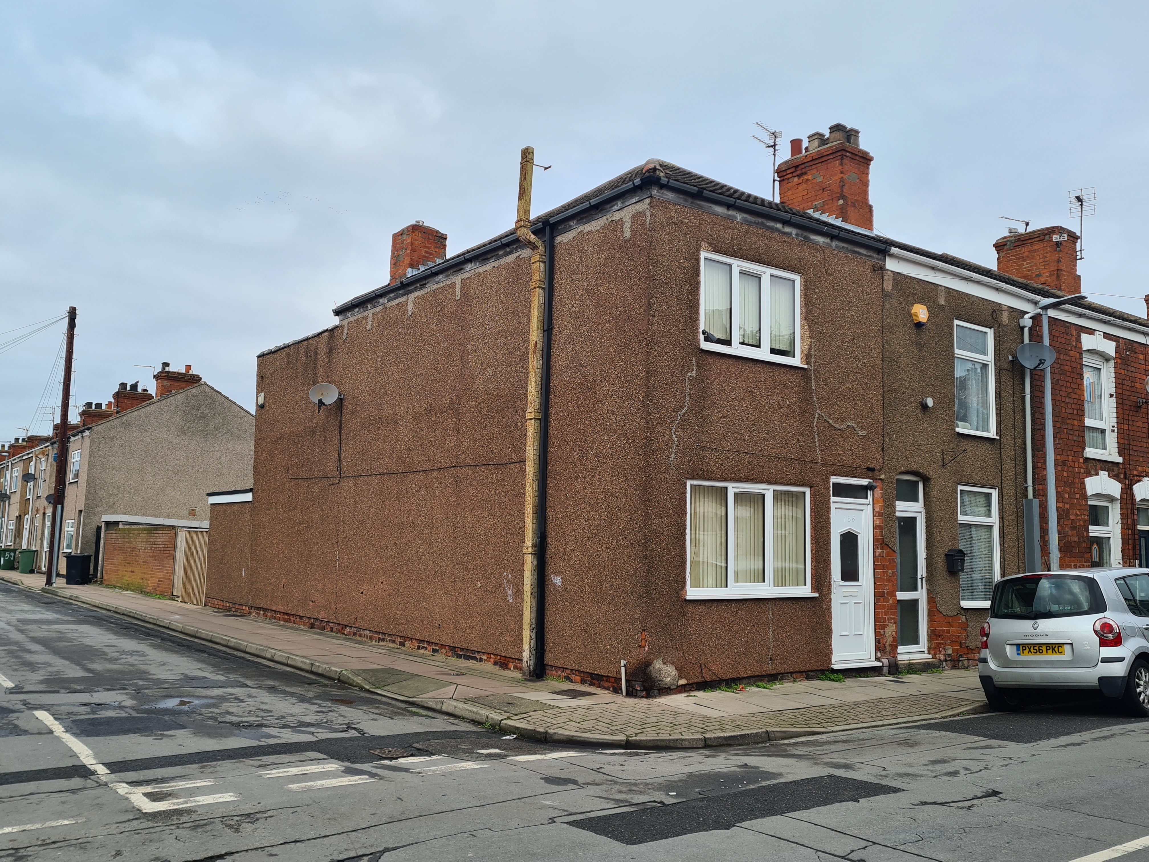 INVESTMENT - Freehold End of Terrace House