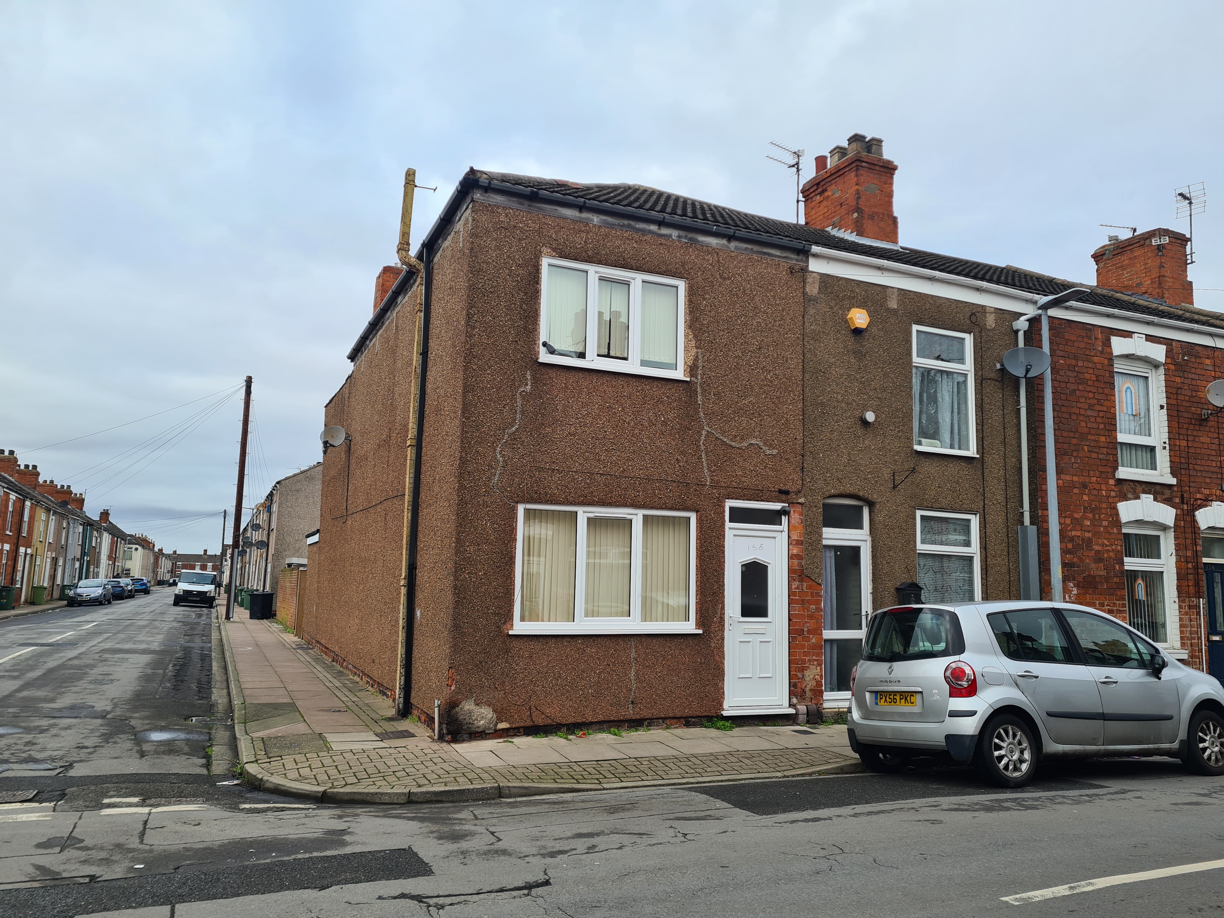 INVESTMENT - Freehold End of Terrace House