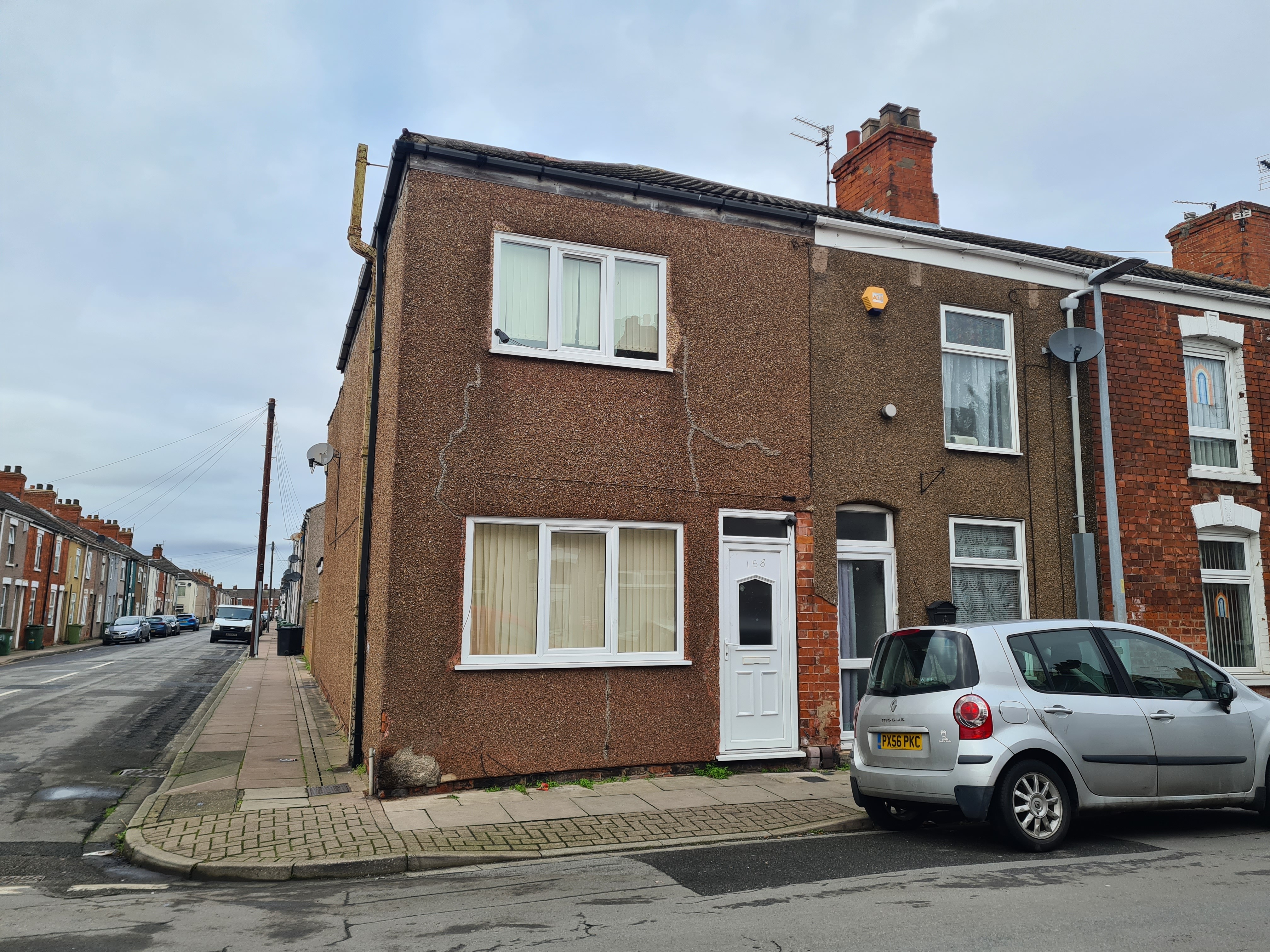 INVESTMENT - Freehold End of Terrace House