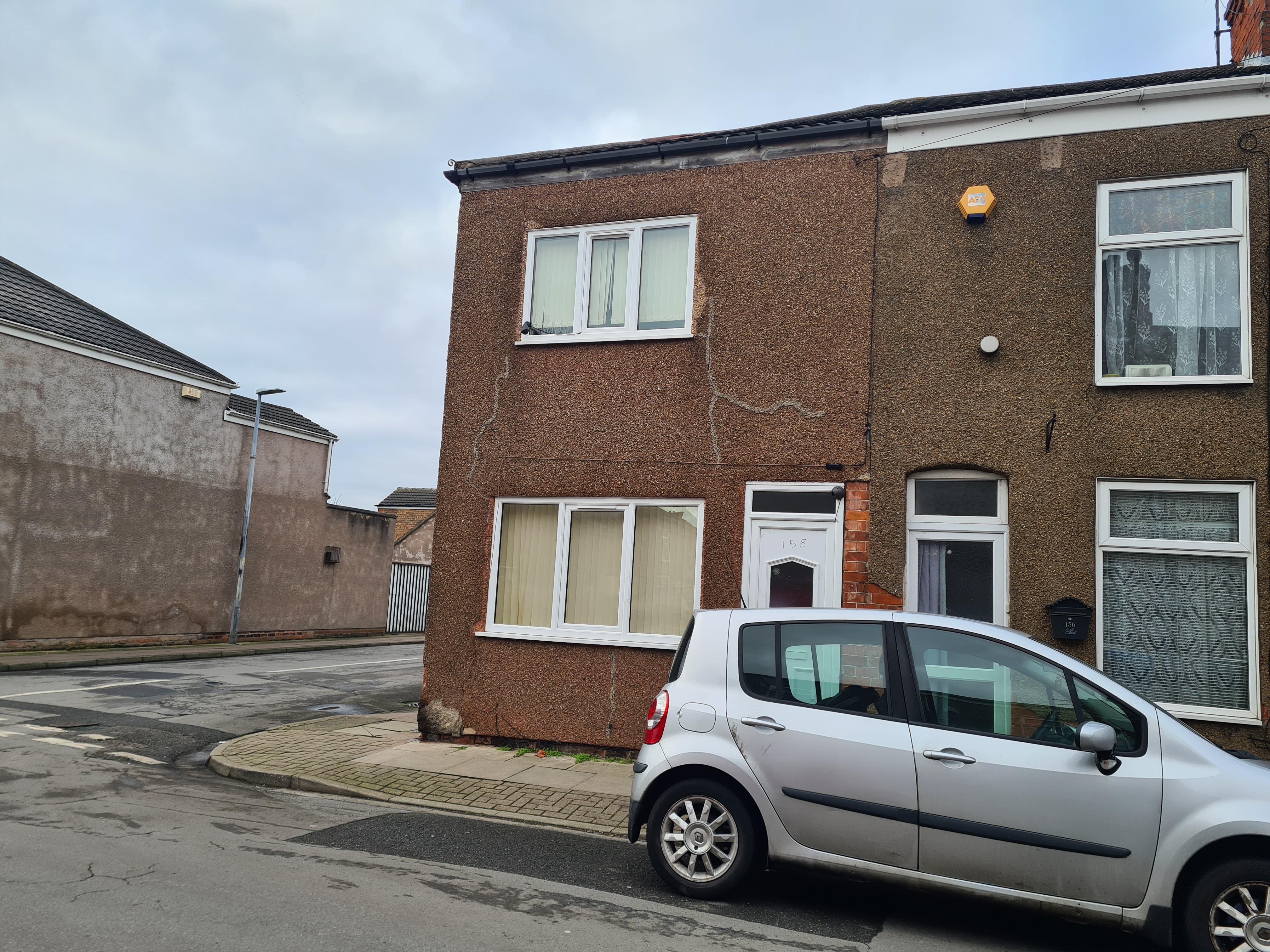 INVESTMENT - Freehold End of Terrace House