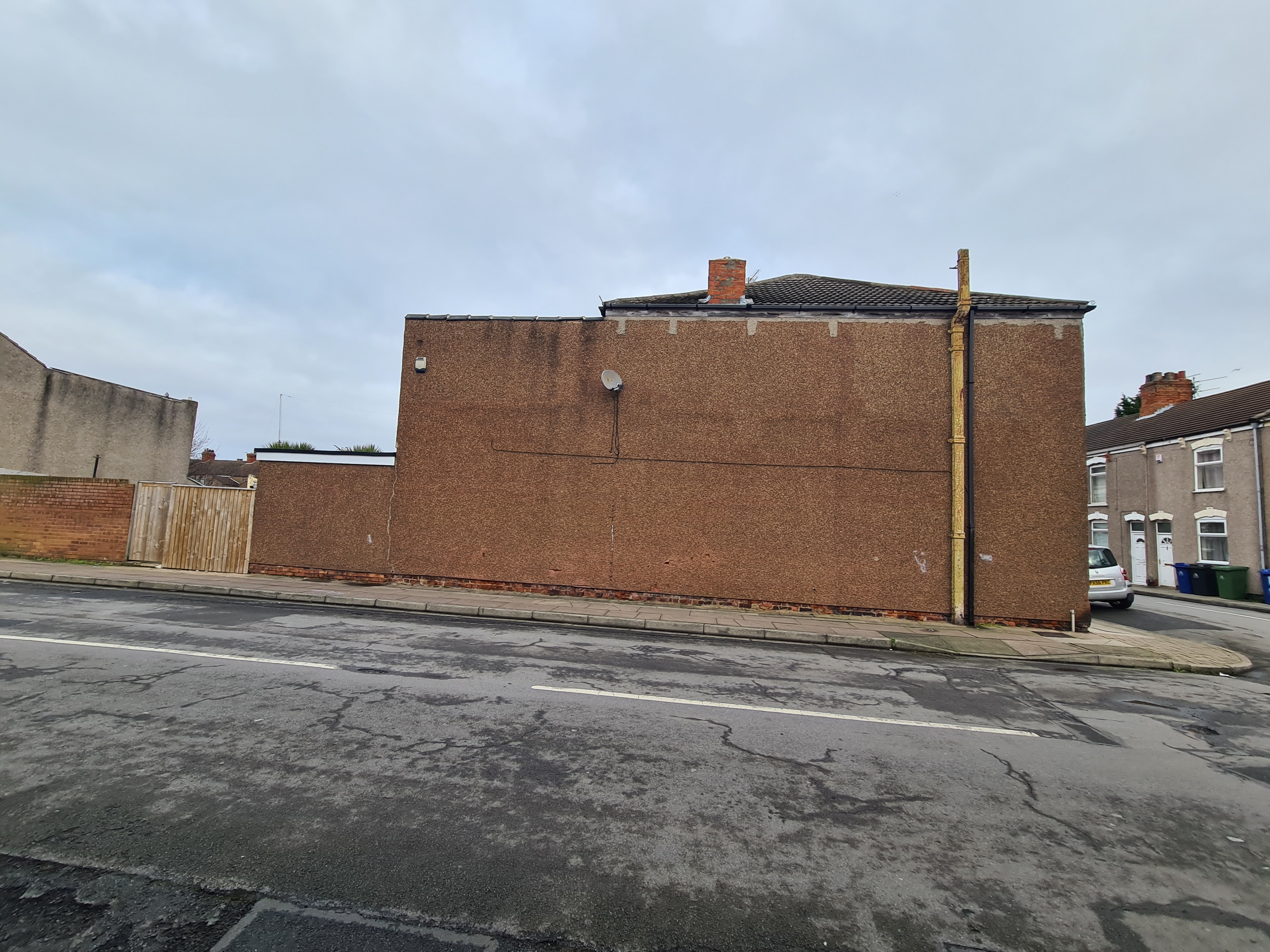 INVESTMENT - Freehold End of Terrace House