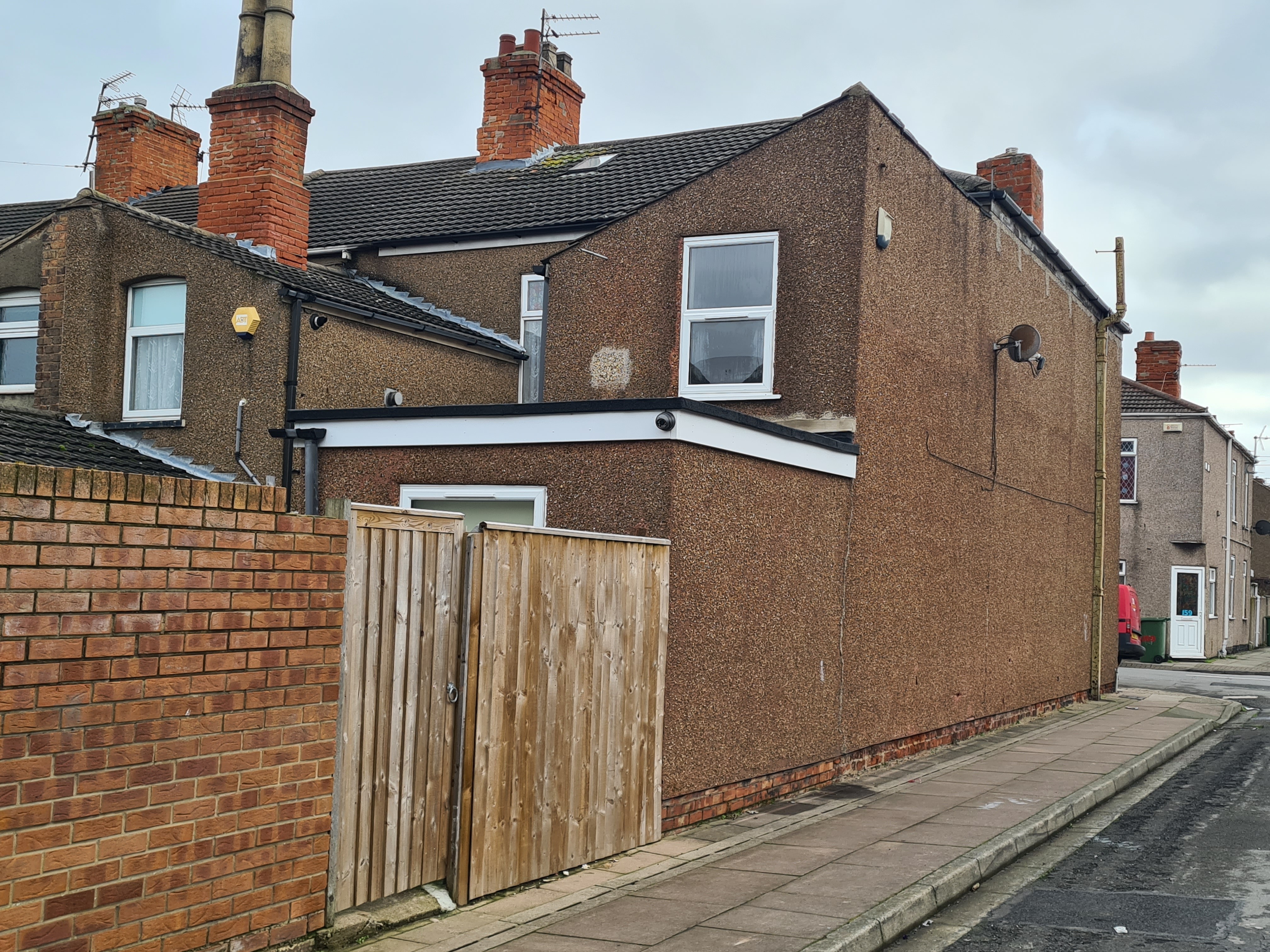 INVESTMENT - Freehold End of Terrace House