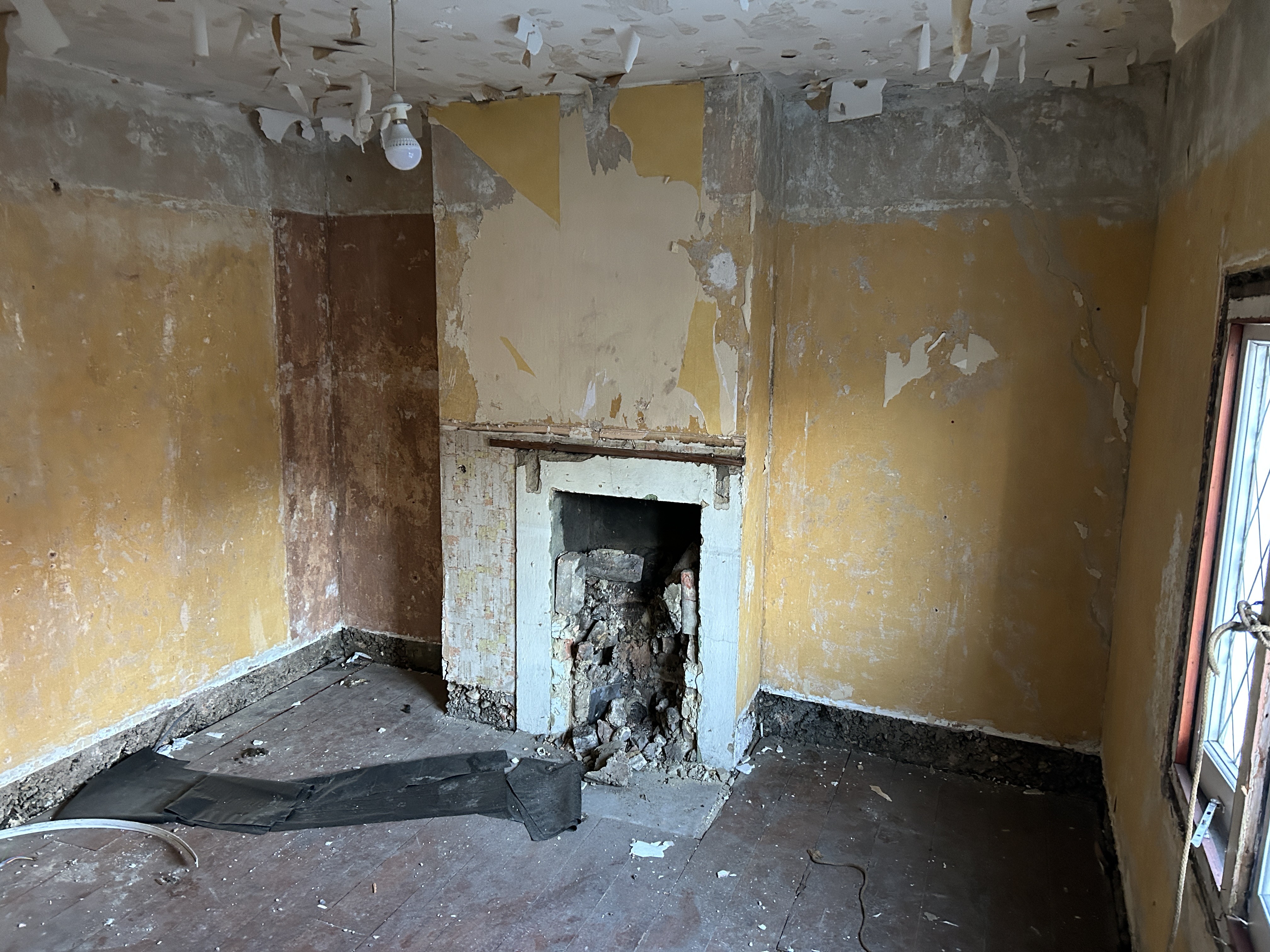 VACANT - Freehold Mid Terrace House