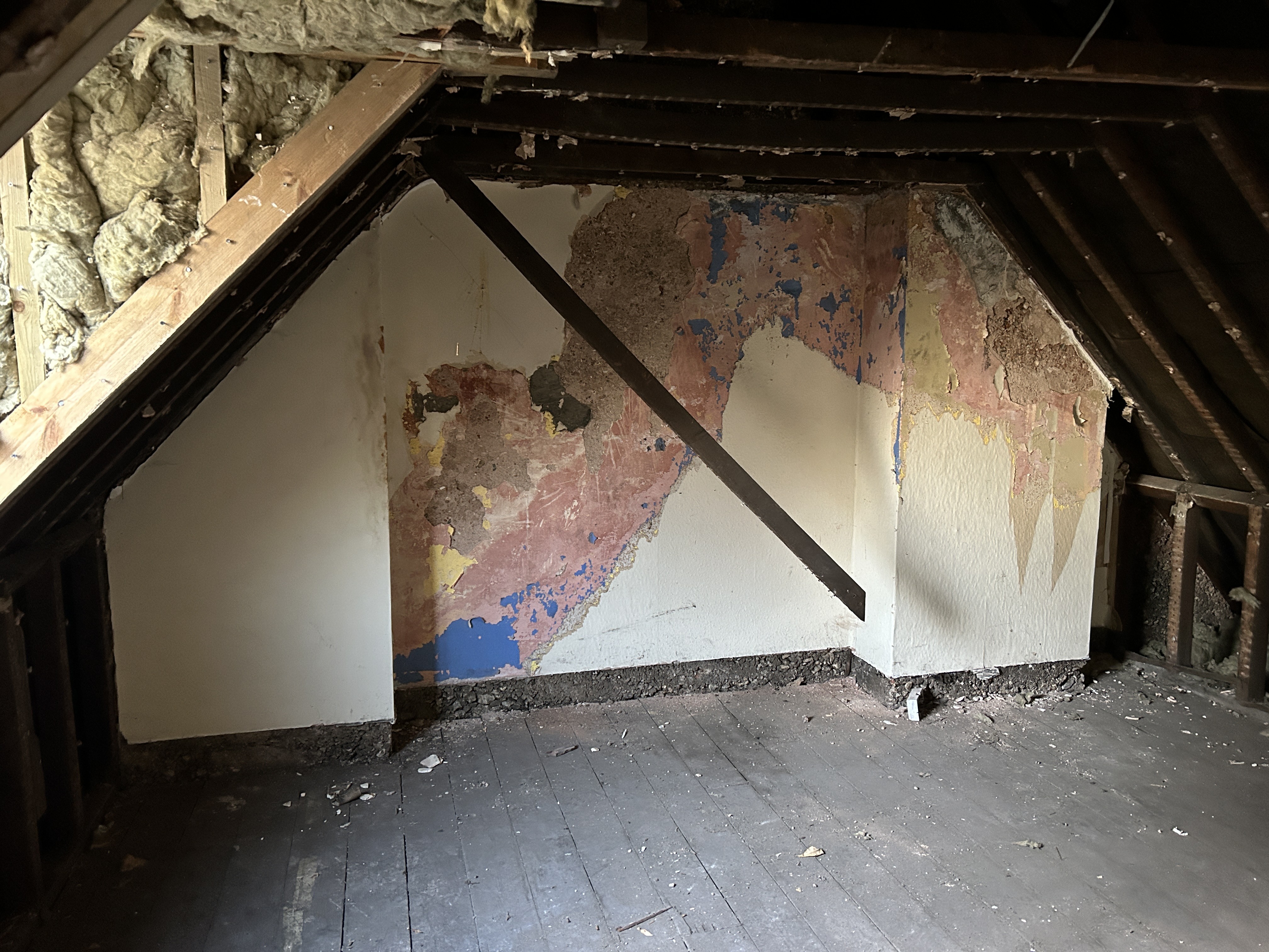 VACANT - Freehold Mid Terrace House