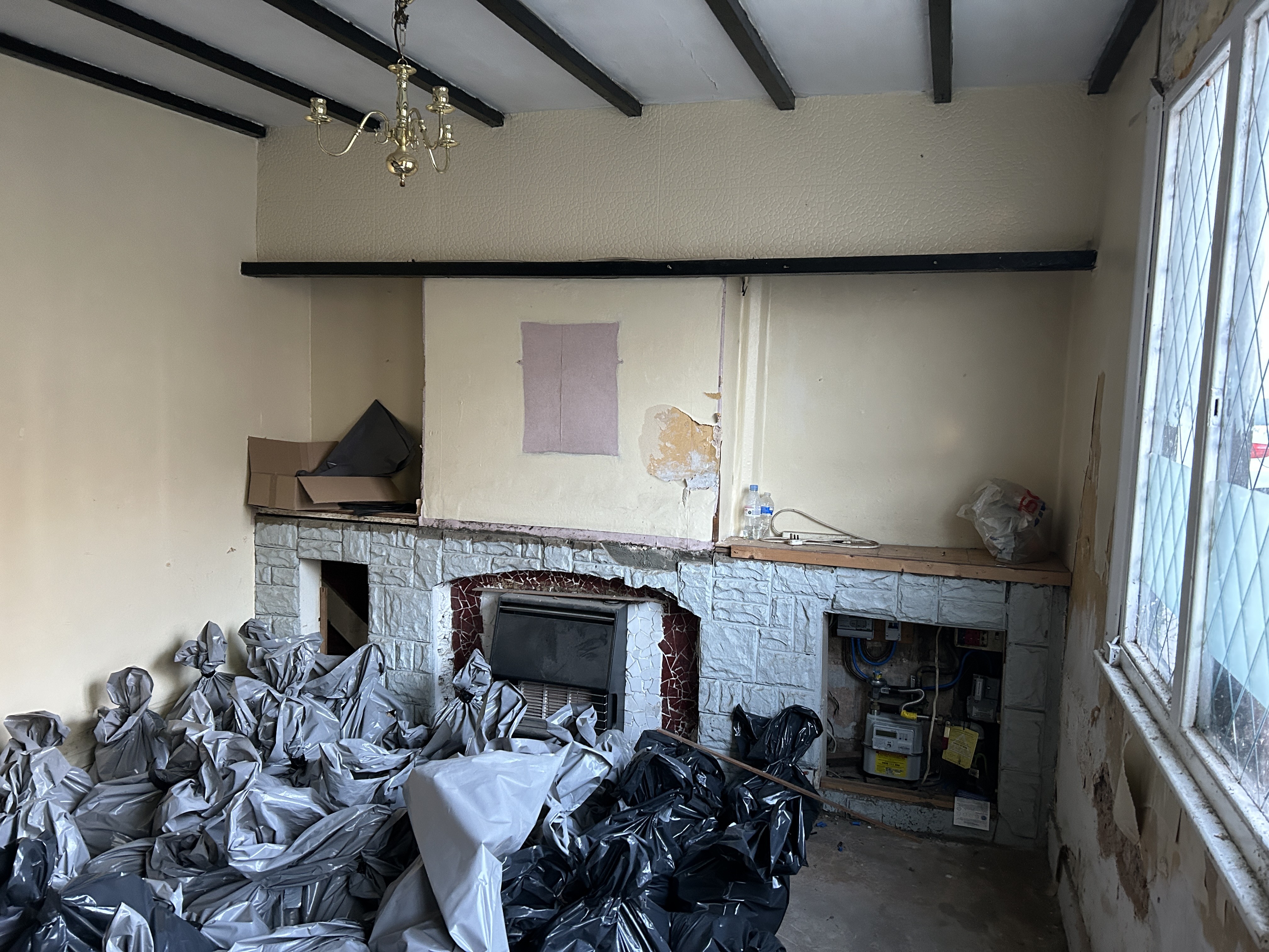 VACANT - Freehold Mid Terrace House