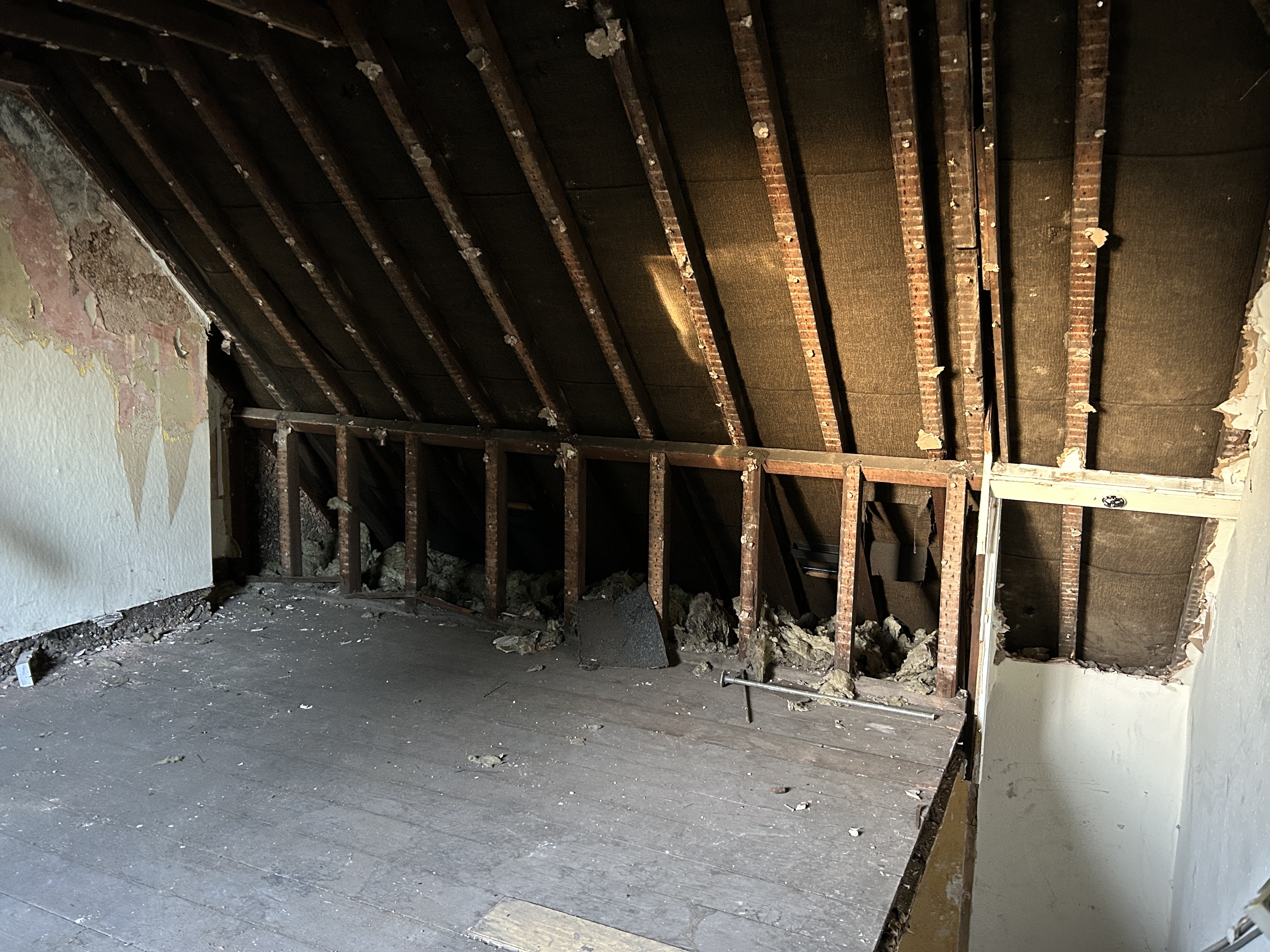 VACANT - Freehold Mid Terrace House
