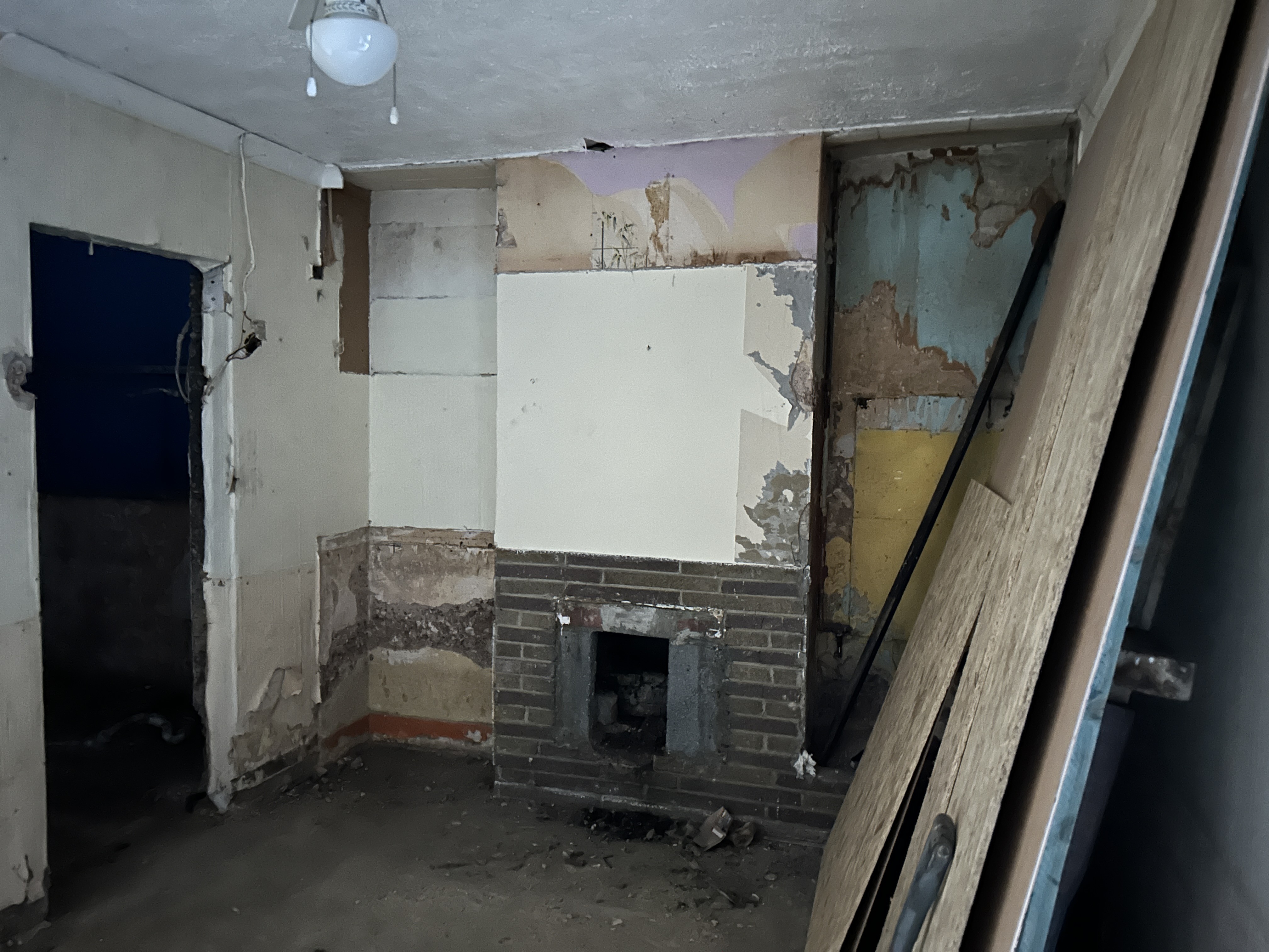 VACANT - Freehold Mid Terrace House