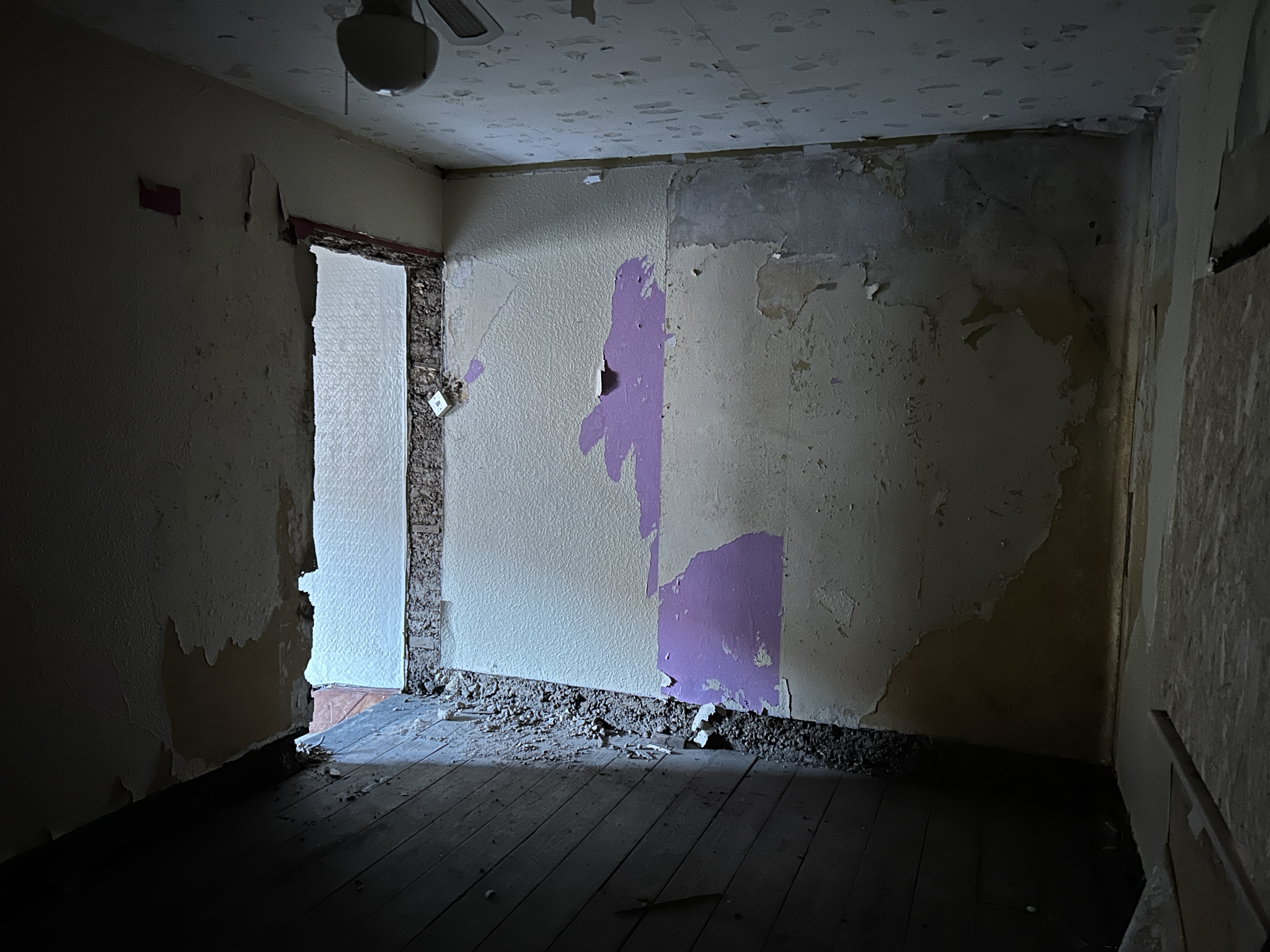 VACANT - Freehold Mid Terrace House