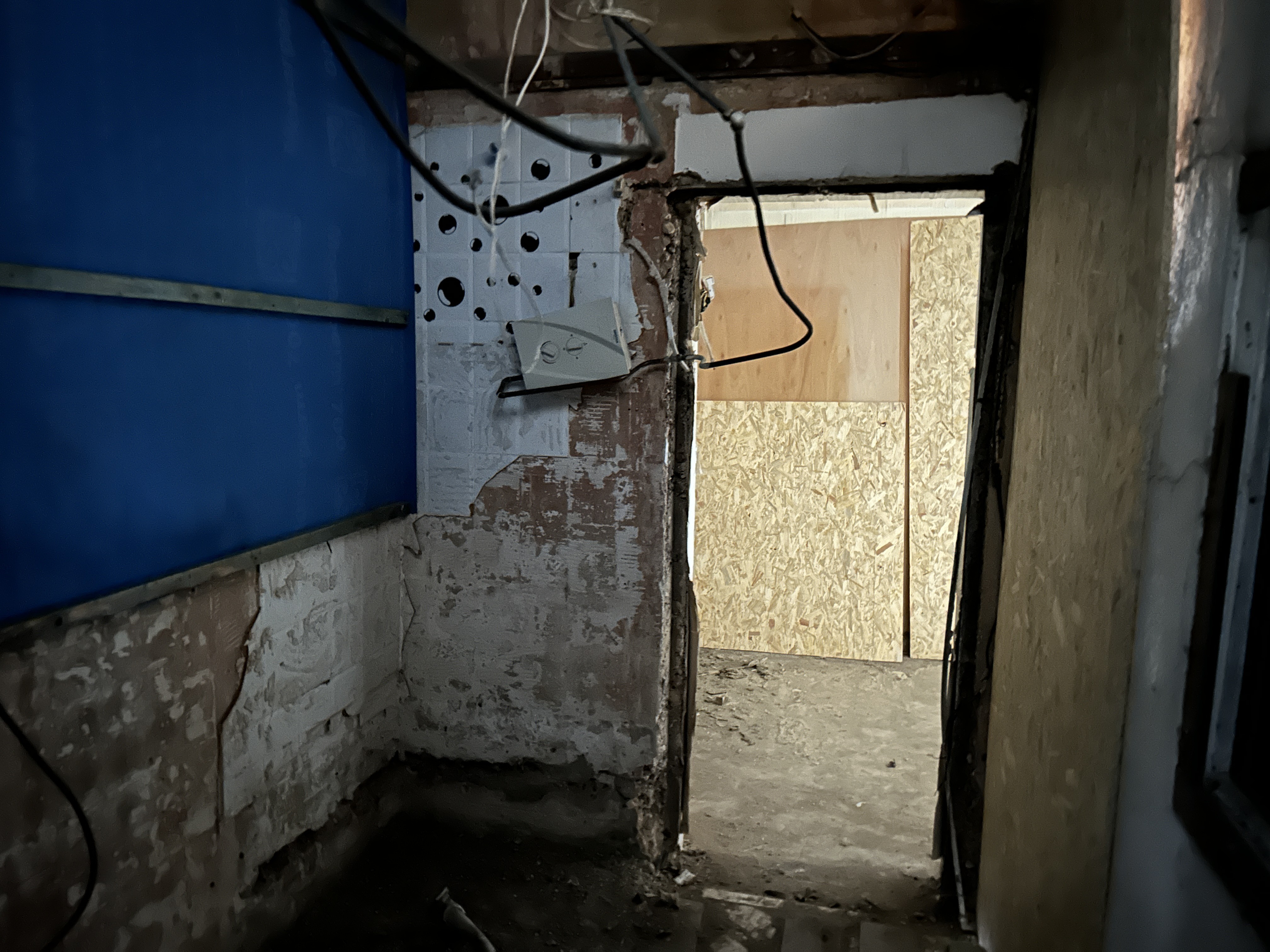VACANT - Freehold Mid Terrace House