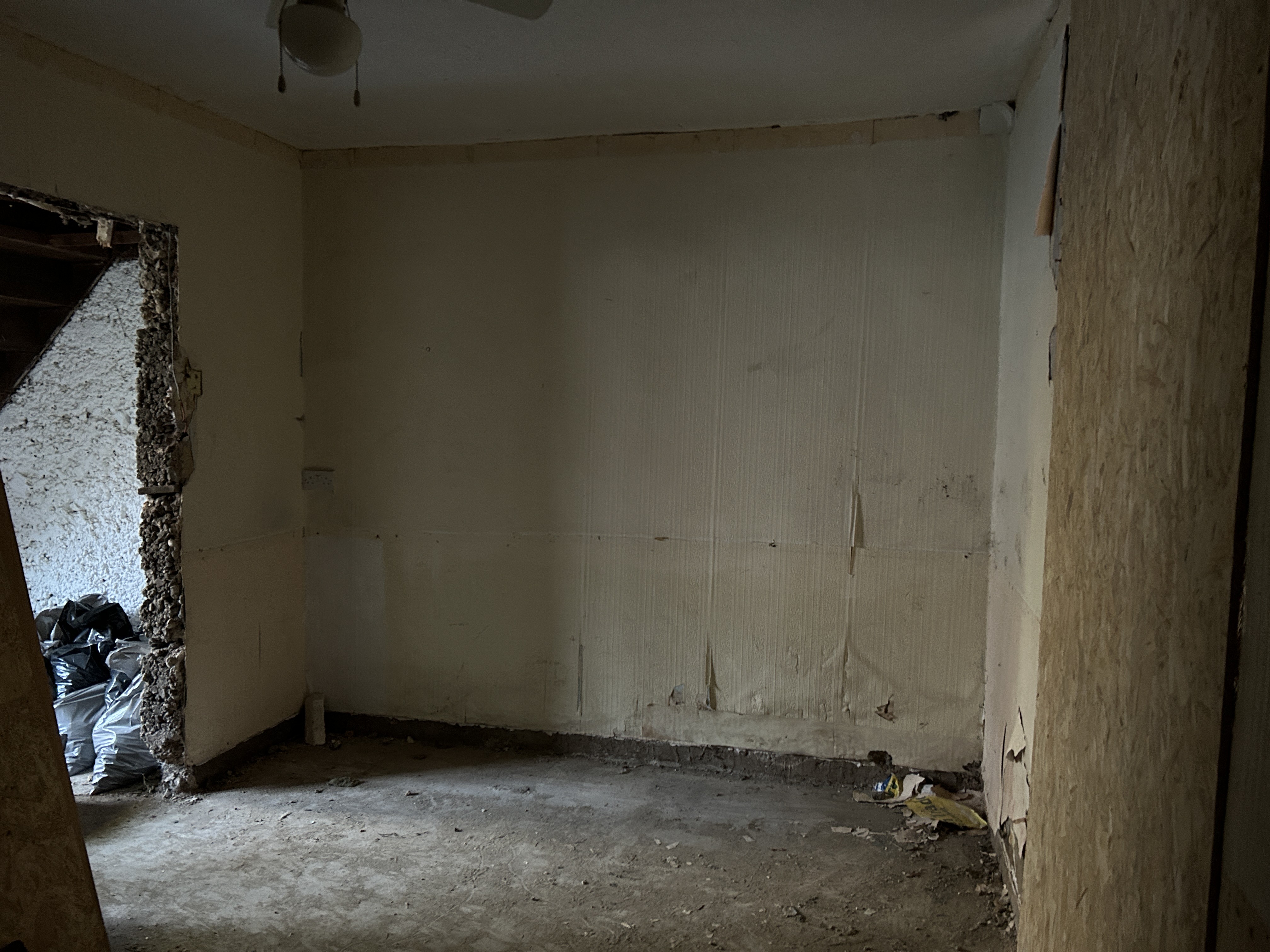 VACANT - Freehold Mid Terrace House
