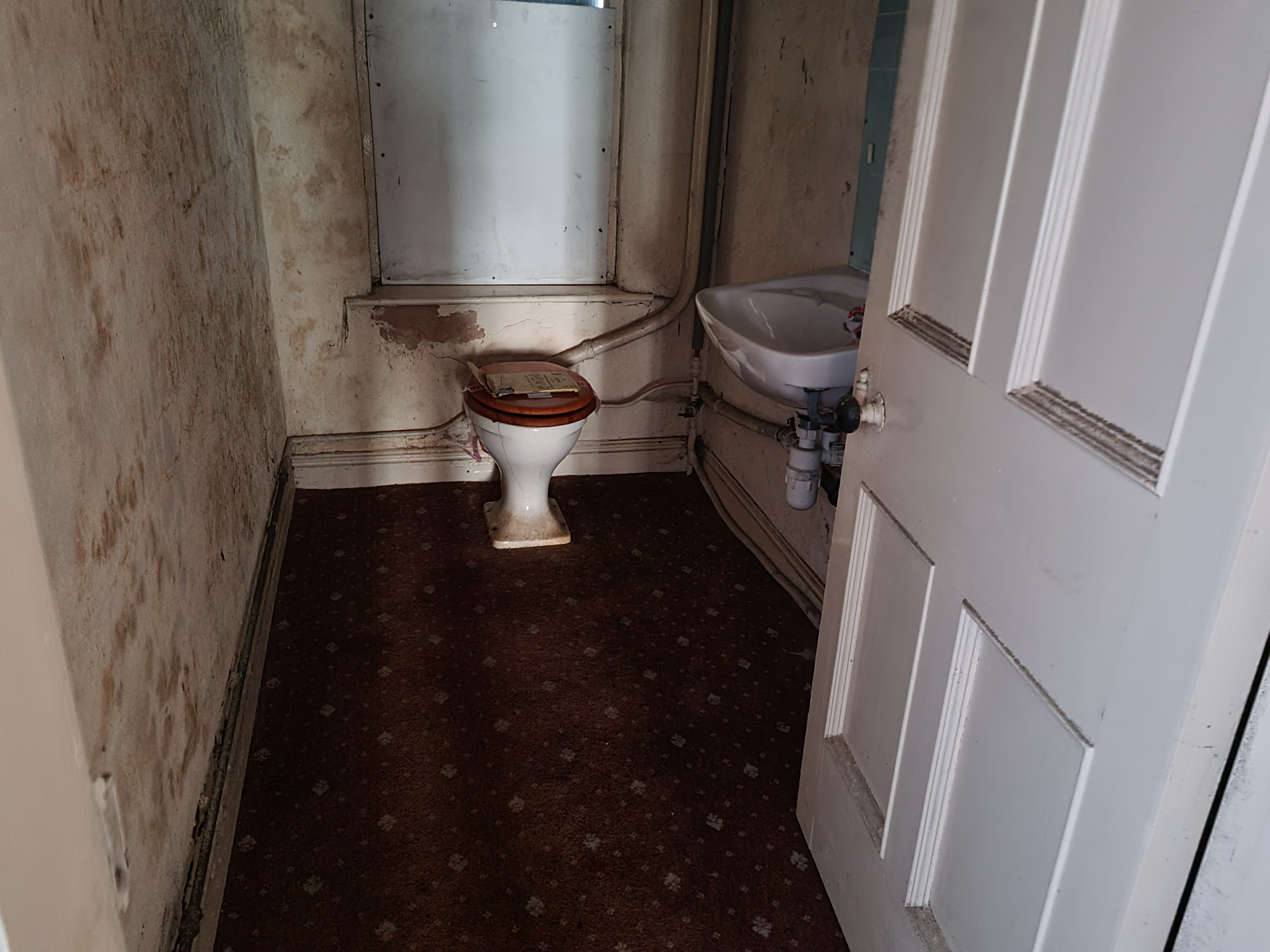 VACANT - Freehold Mid Terrace Grade II Listed Building with Possible  Development Potential