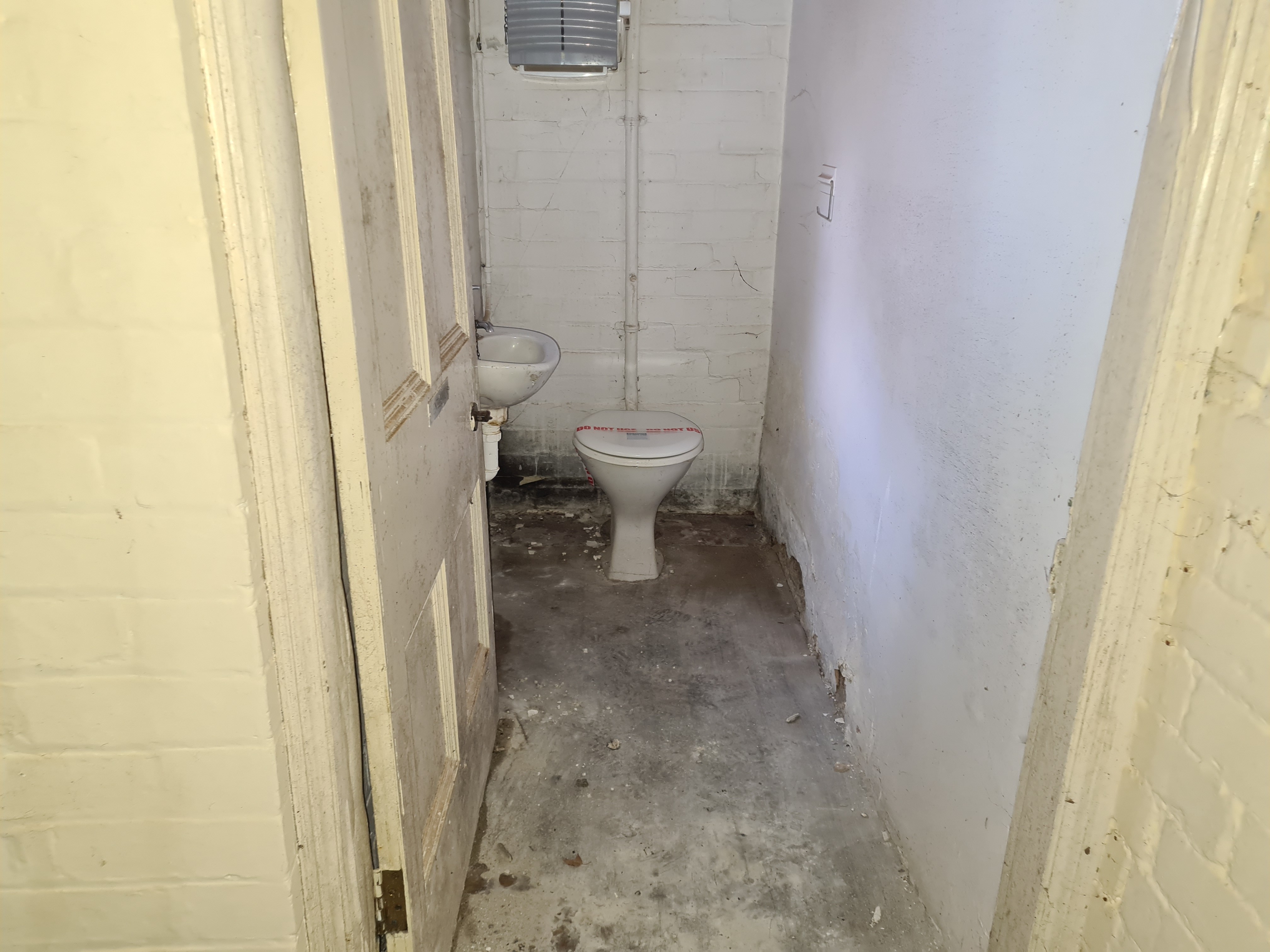 VACANT - Freehold Mid Terrace Grade II Listed Building with Possible  Development Potential
