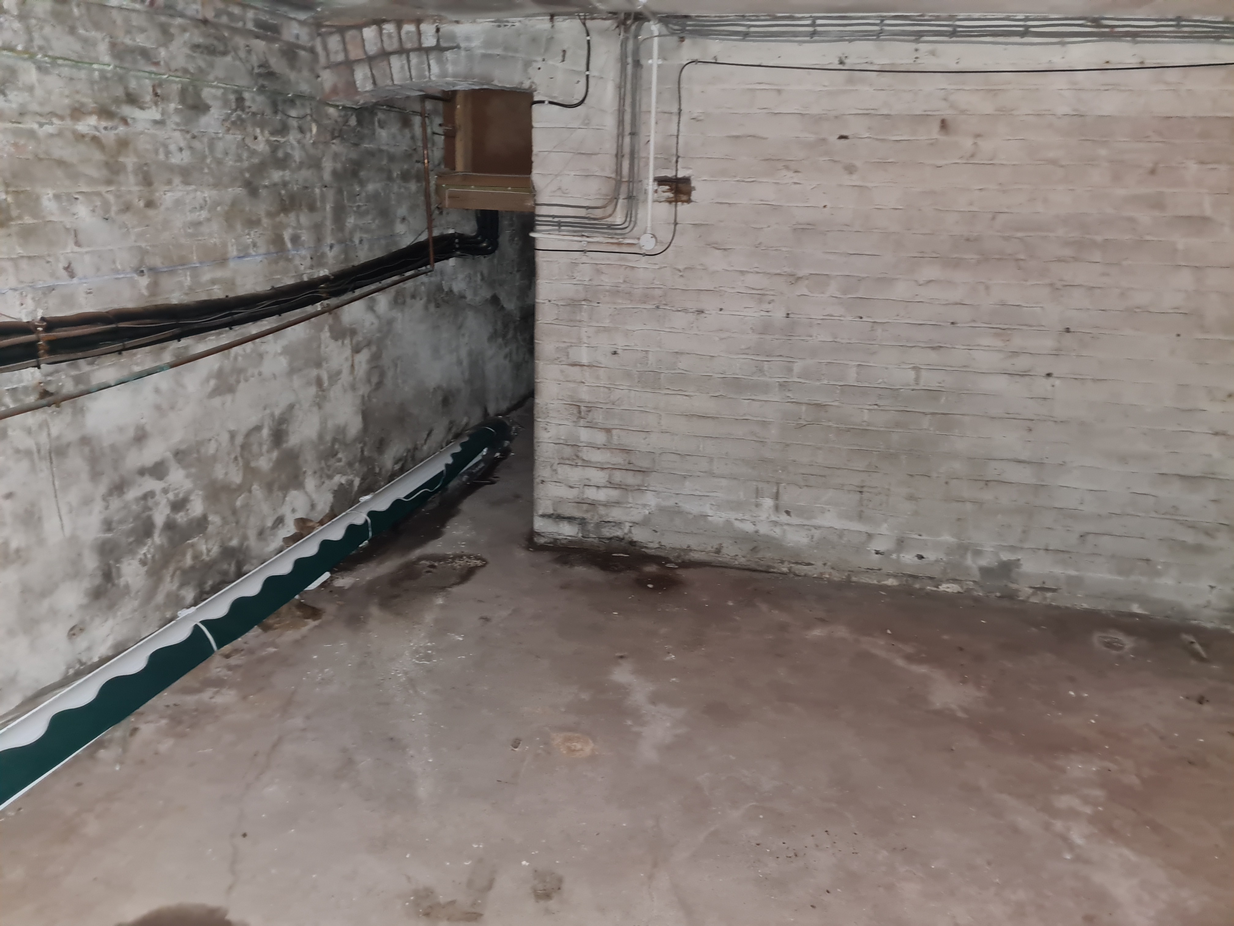 VACANT - Freehold Mid Terrace Grade II Listed Building with Possible  Development Potential