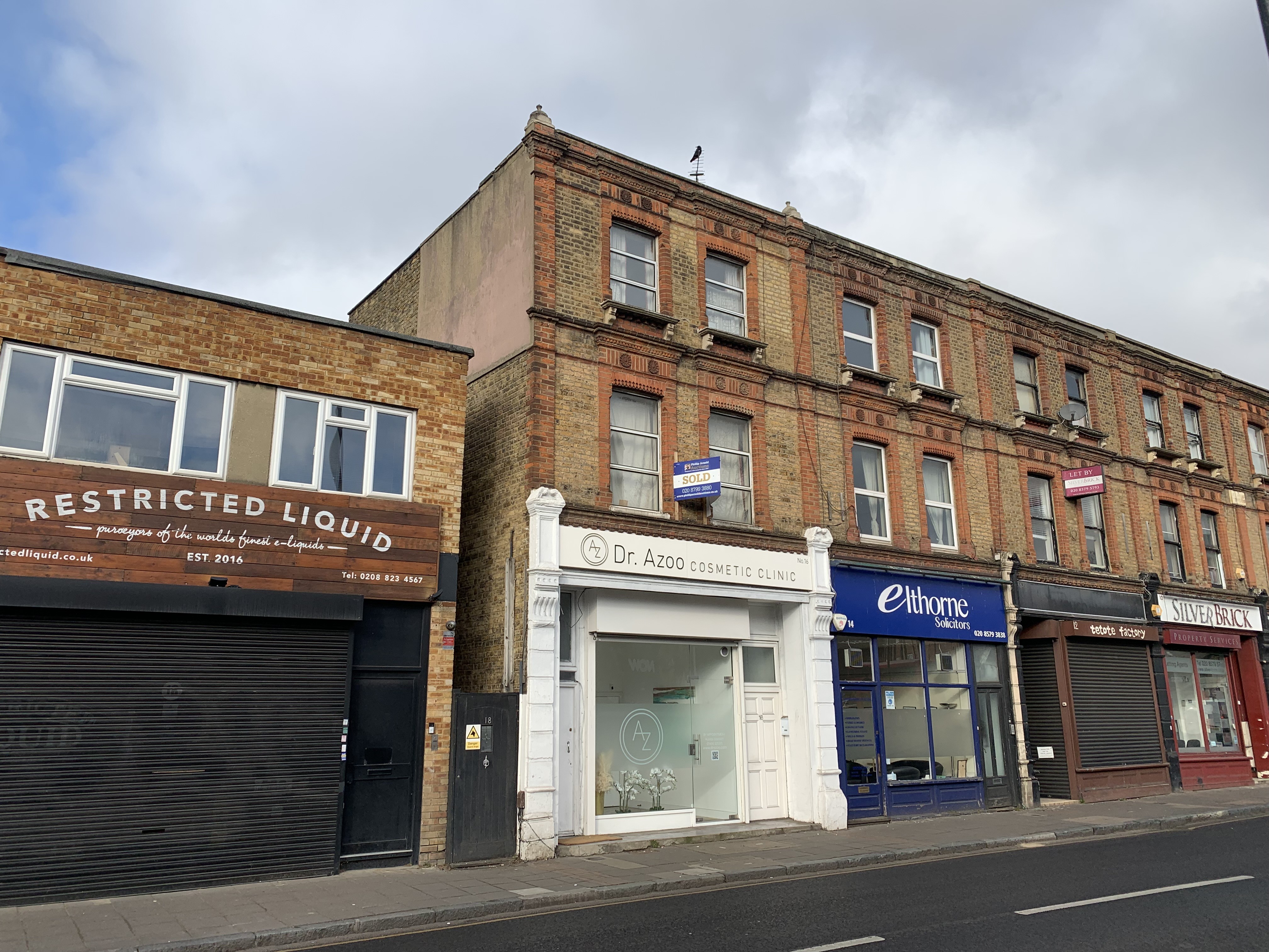 INVESTMENT - Long Leasehold Self Contained Lower Ground Floor Studio Flat