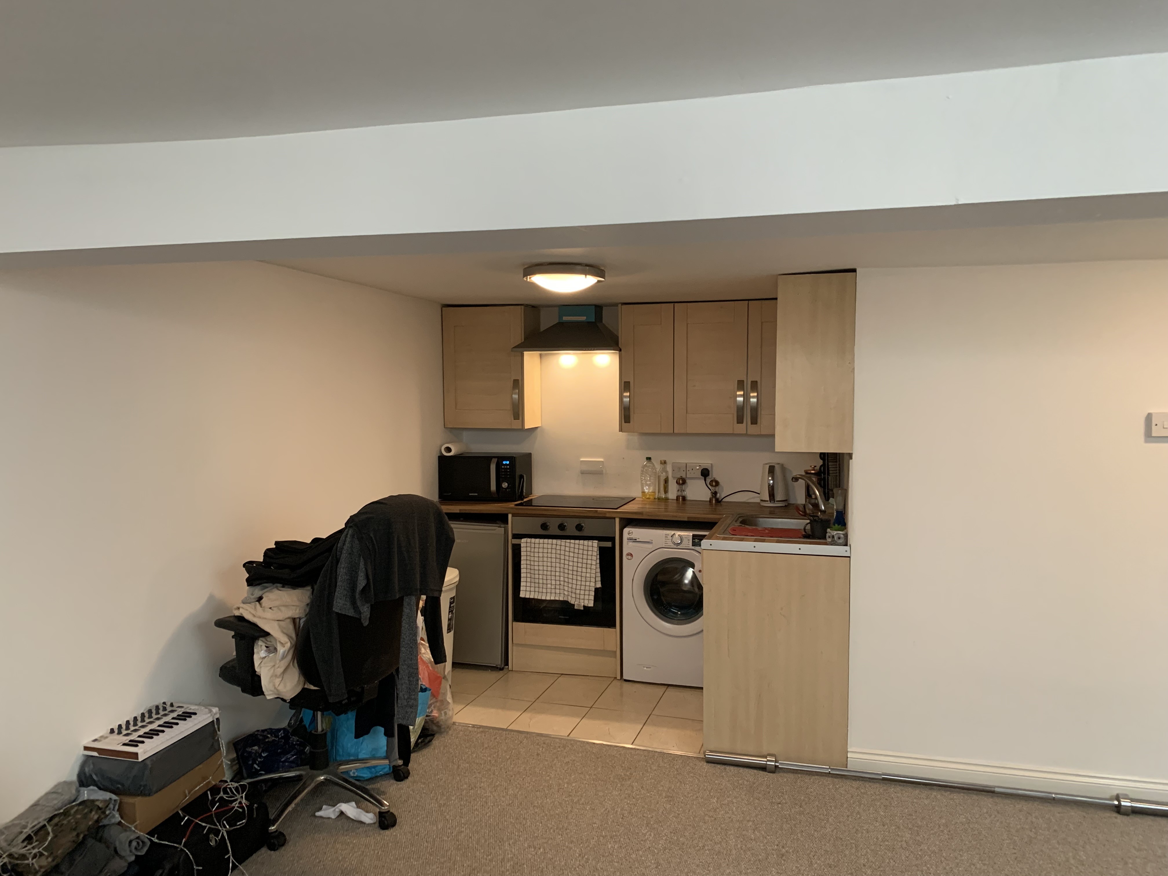 INVESTMENT - Long Leasehold Self Contained Lower Ground Floor Studio Flat