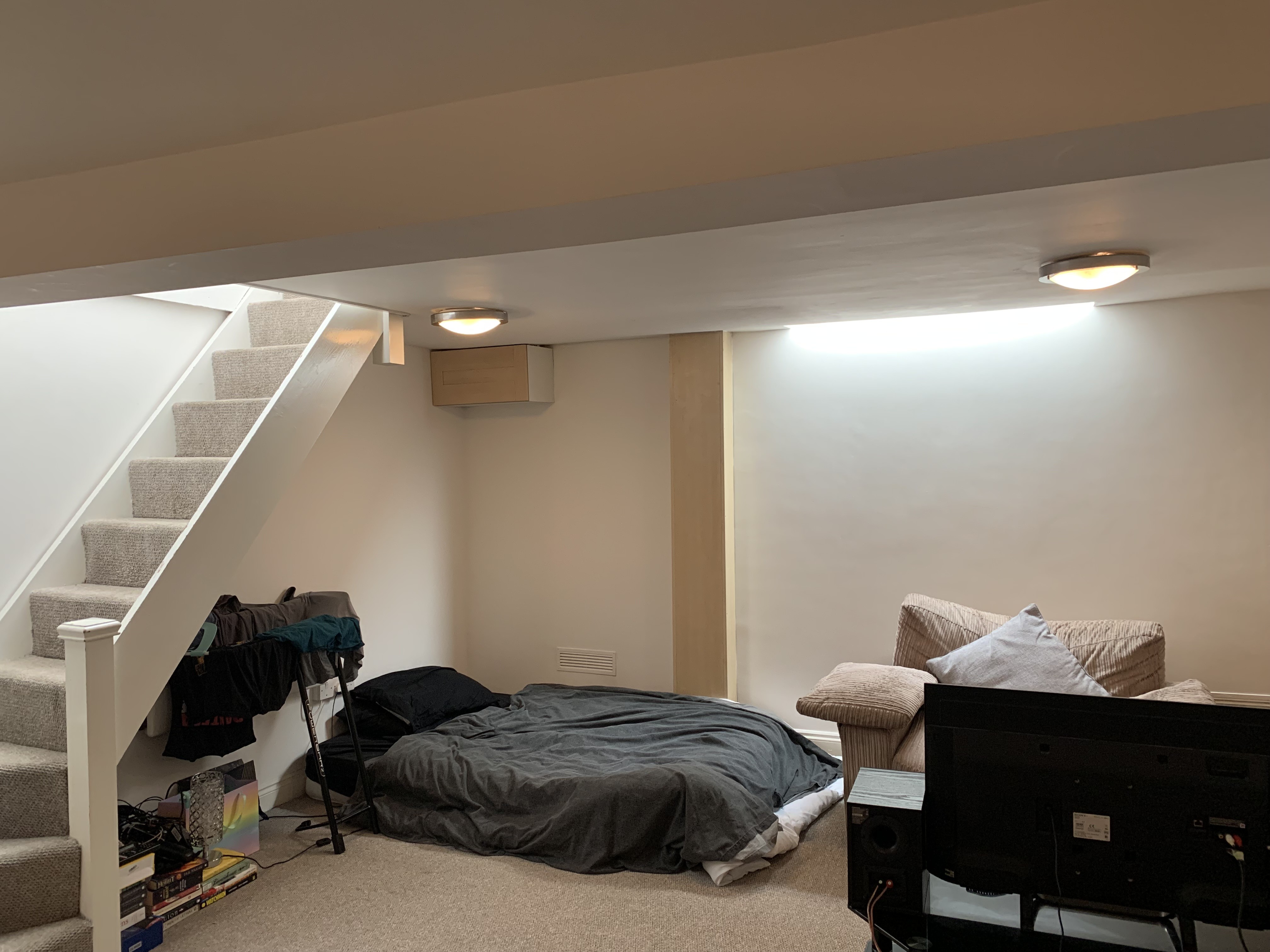 INVESTMENT - Long Leasehold Self Contained Lower Ground Floor Studio Flat
