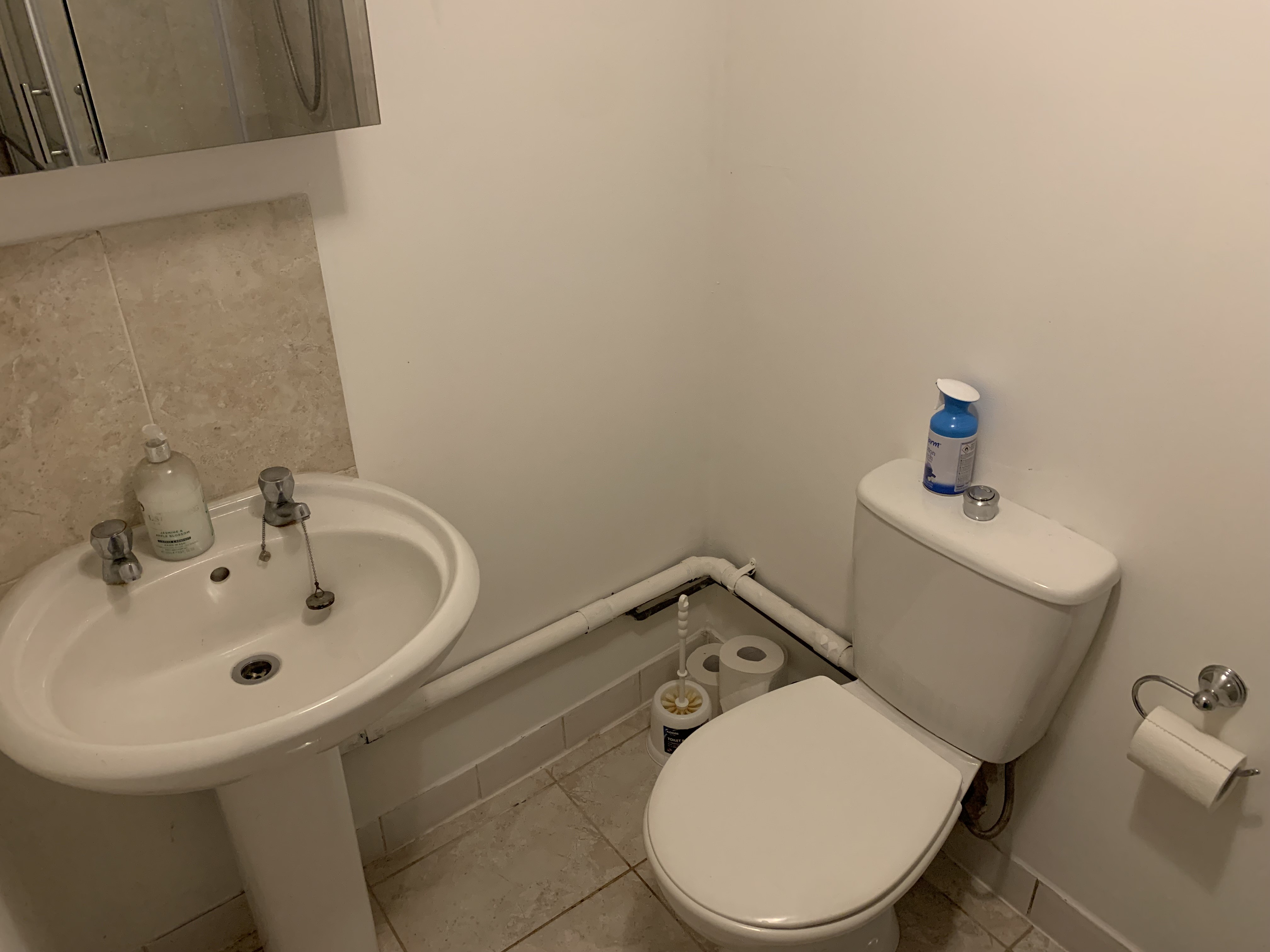 INVESTMENT - Long Leasehold Self Contained Lower Ground Floor Studio Flat