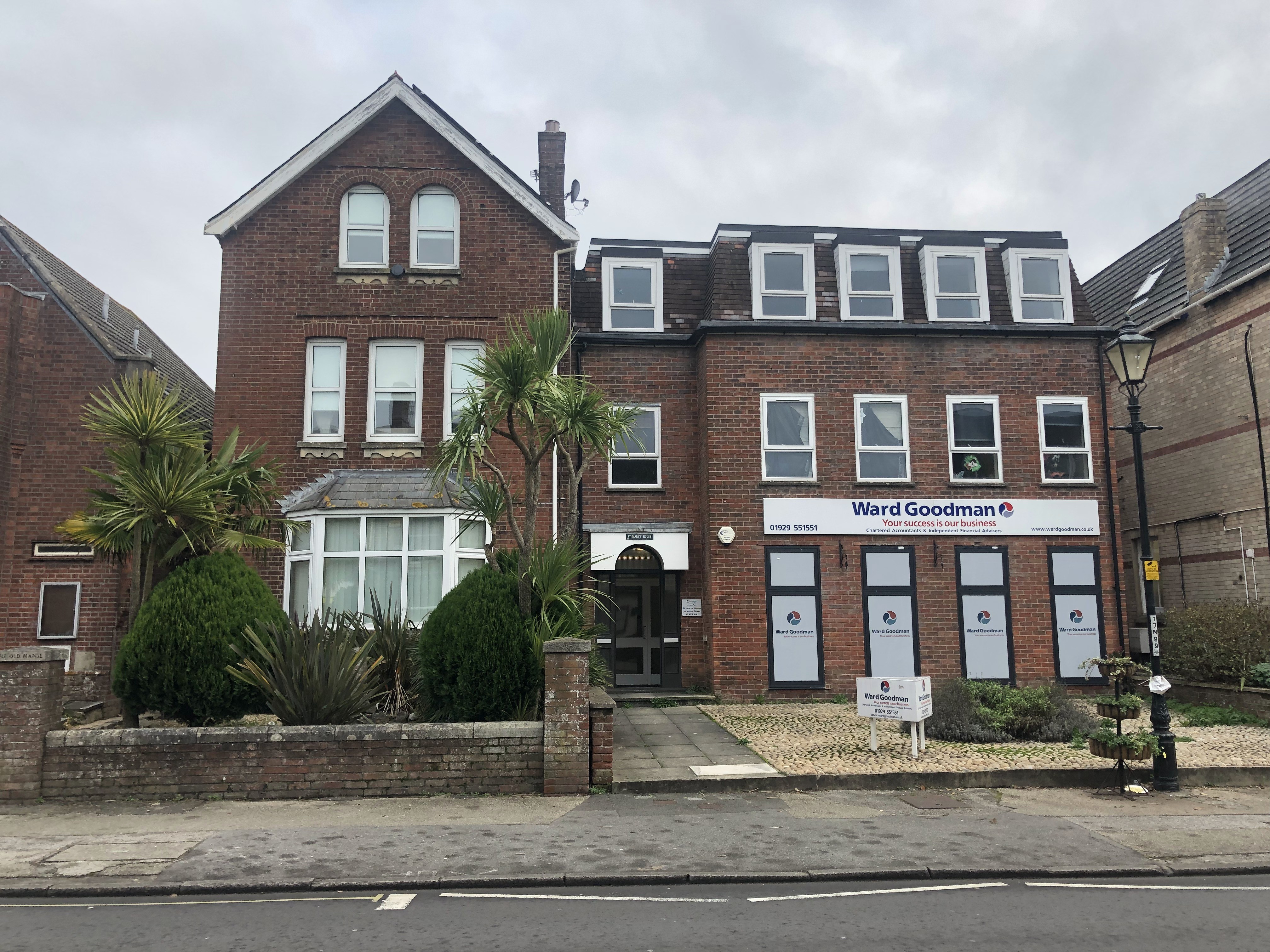 INVESTMENT/PART VACANT - Freehold Terrace Building