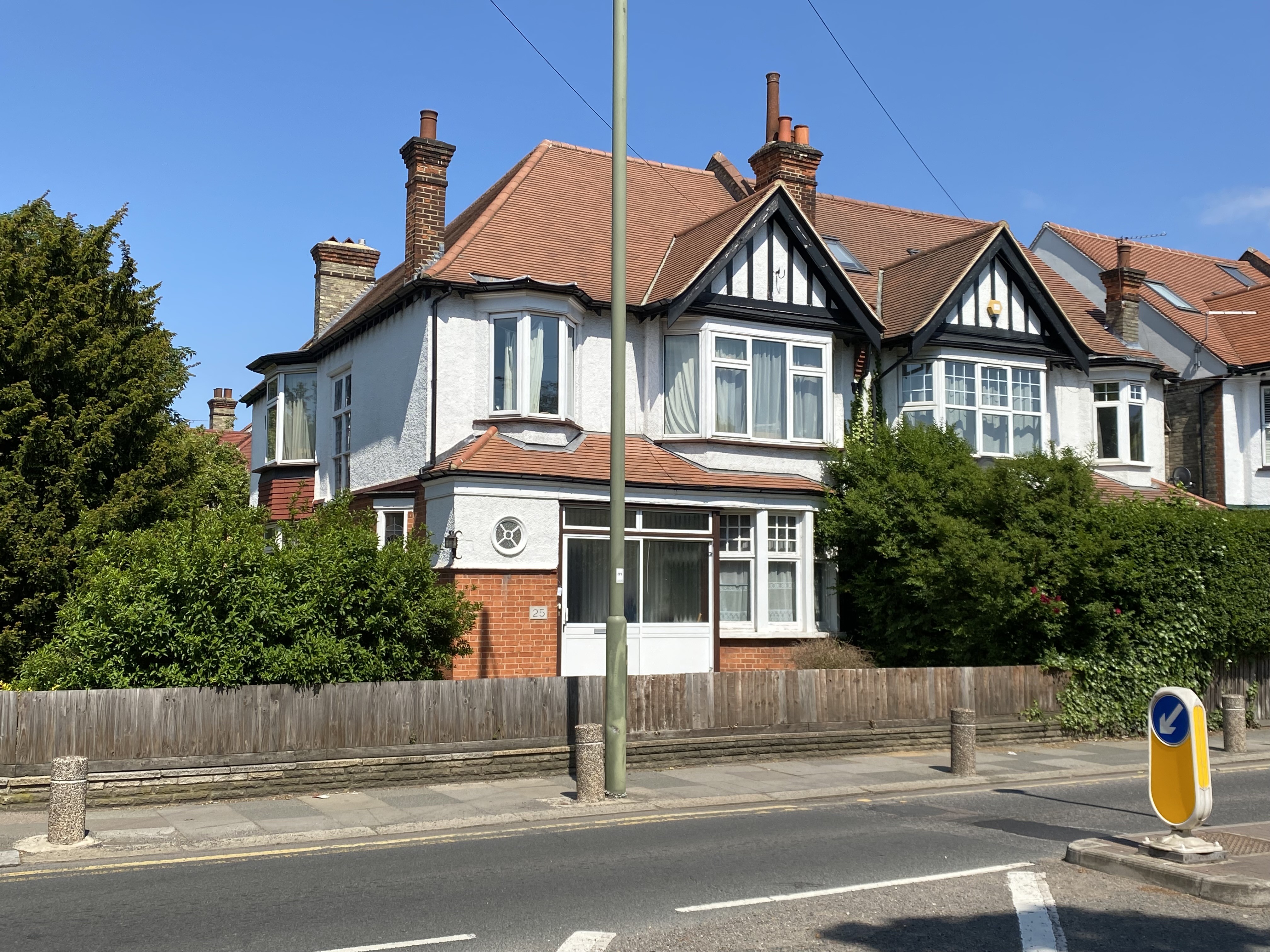 INVESTMENT - Freehold Semi-Detached House 