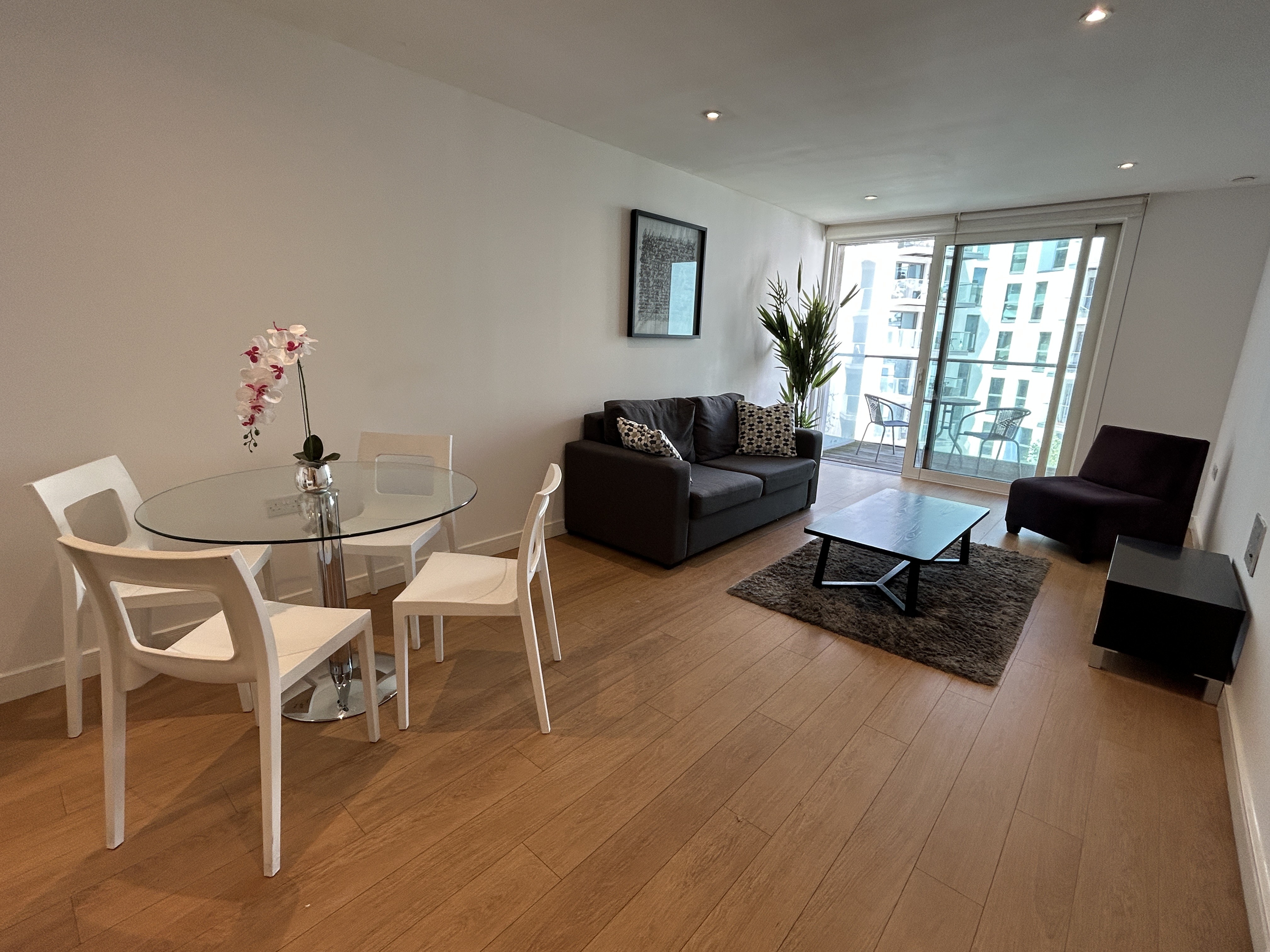 VACANT - Long Leasehold Self Contained Fourth Floor Flat in a Berkeley Homes Development 