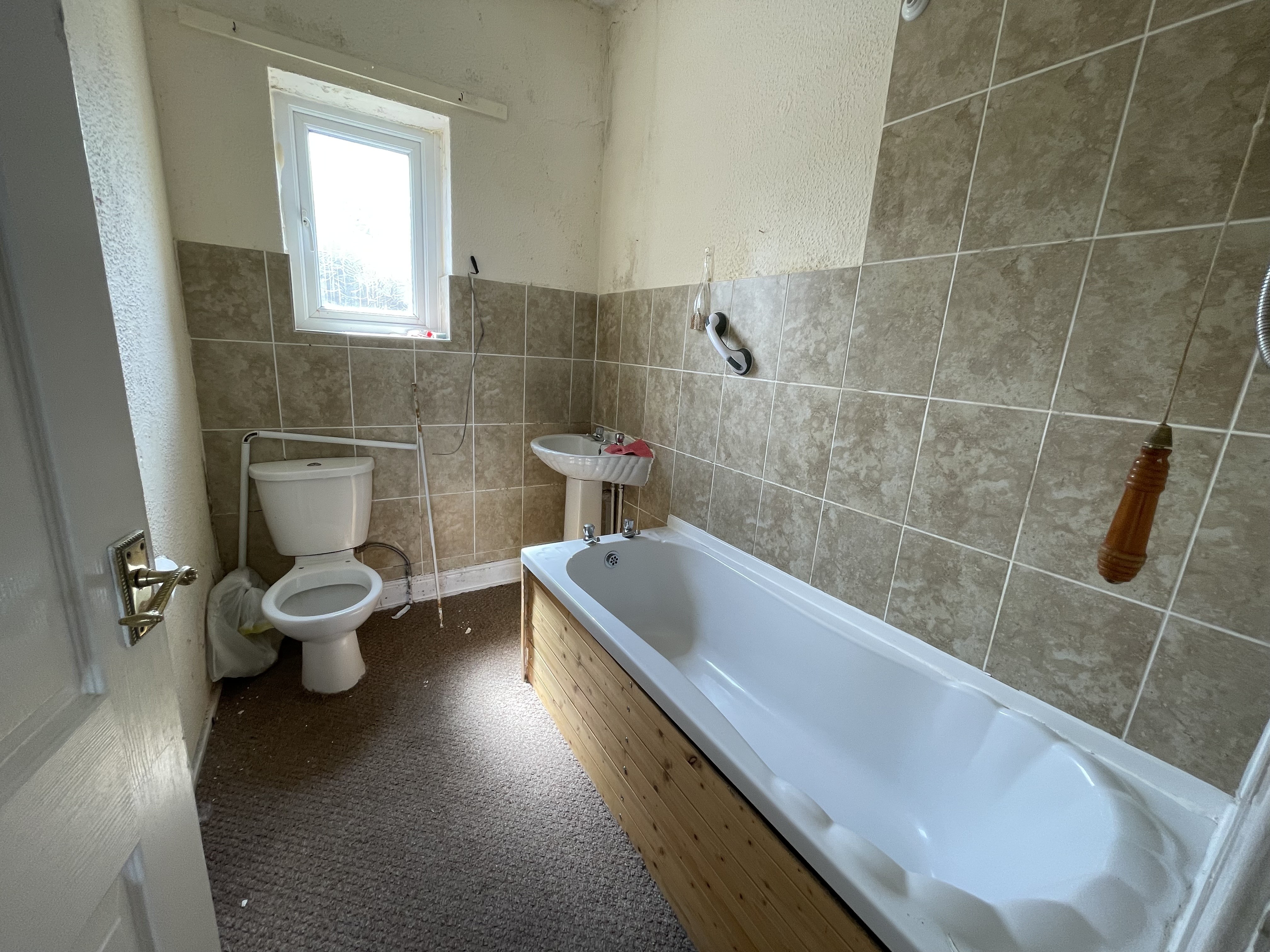 VACANT - Freehold End of Terrace House