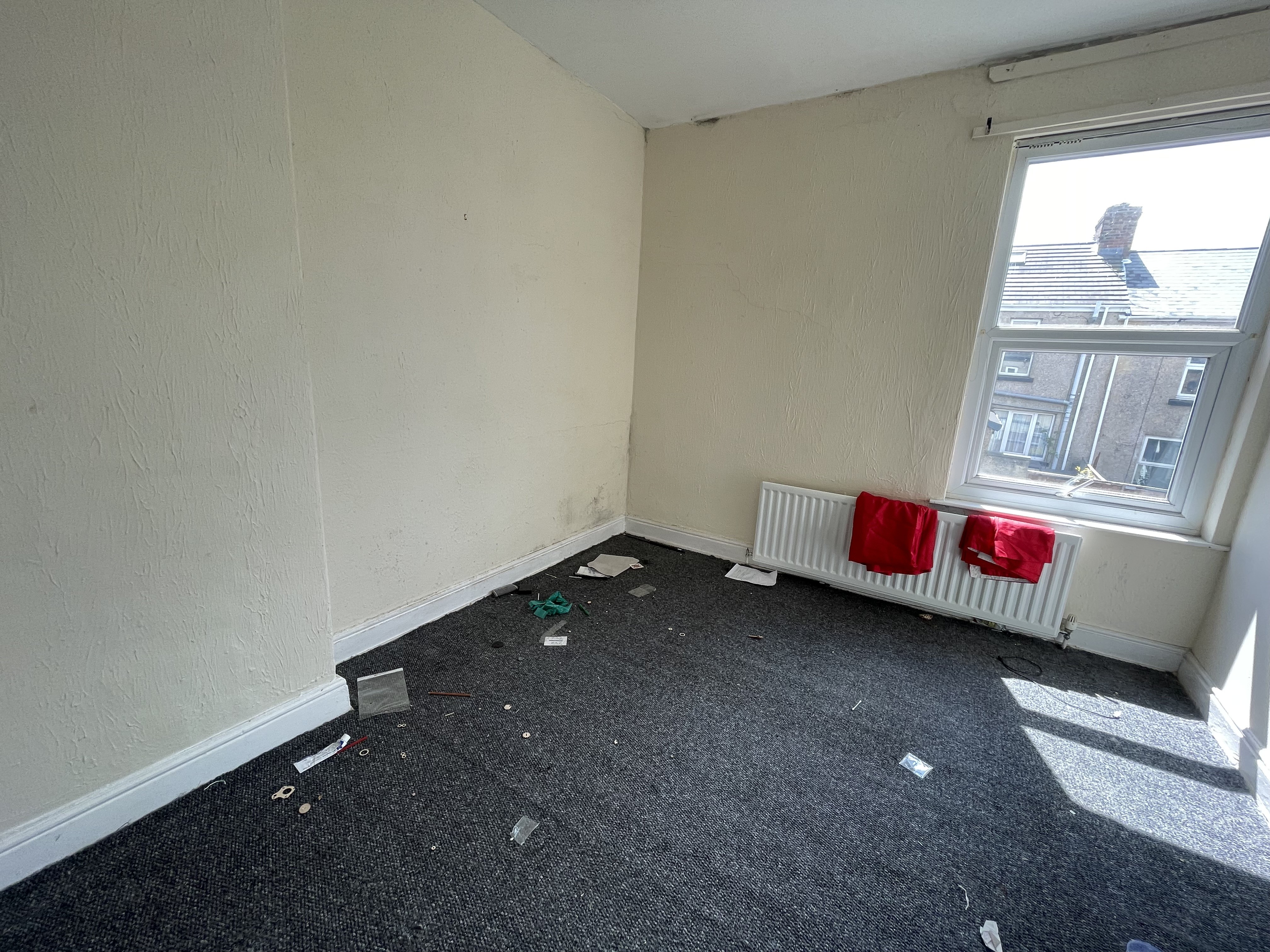 VACANT - Freehold End of Terrace House
