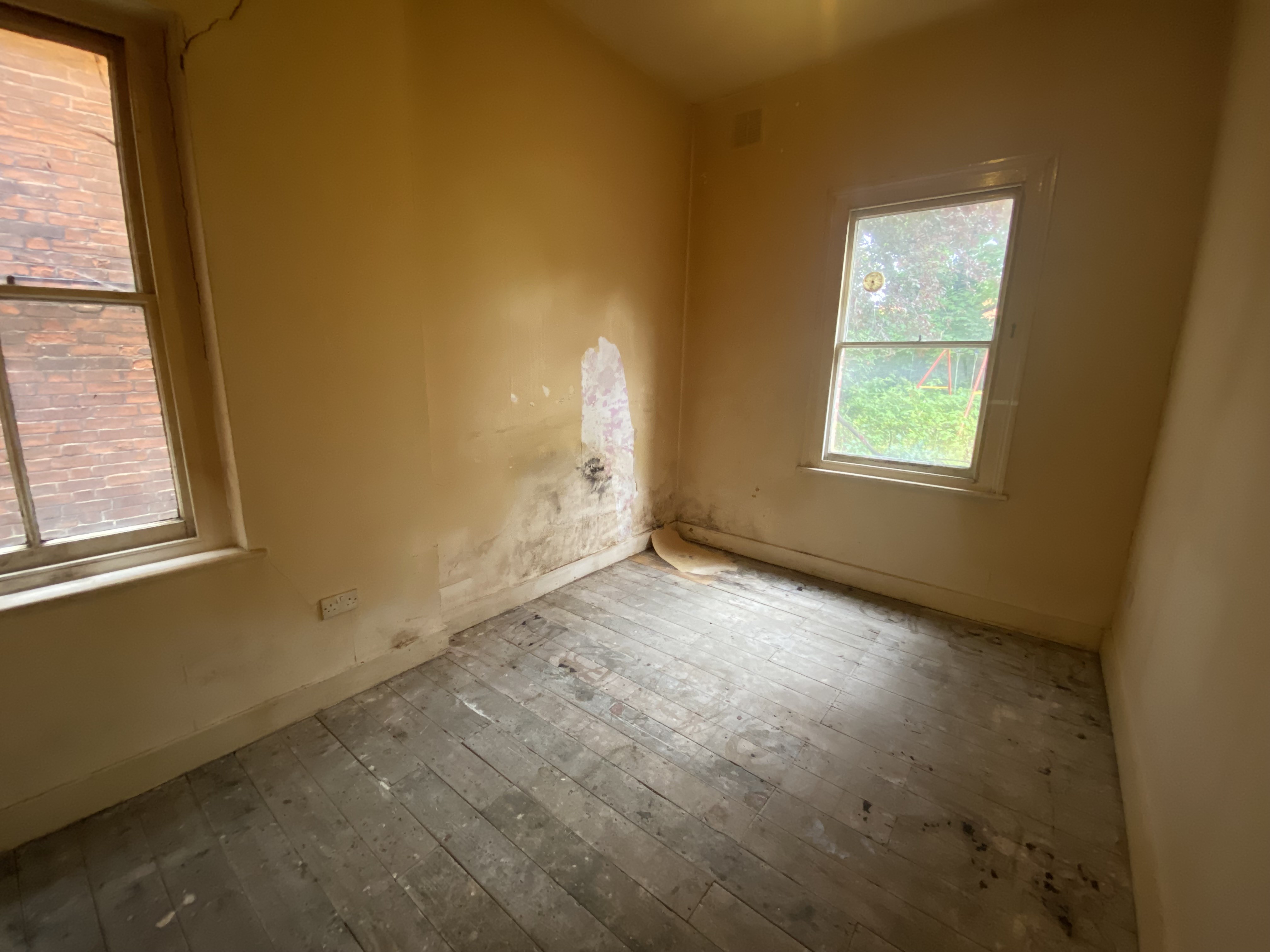 VACANT - Leasehold Self Contained Ground Floor Flat