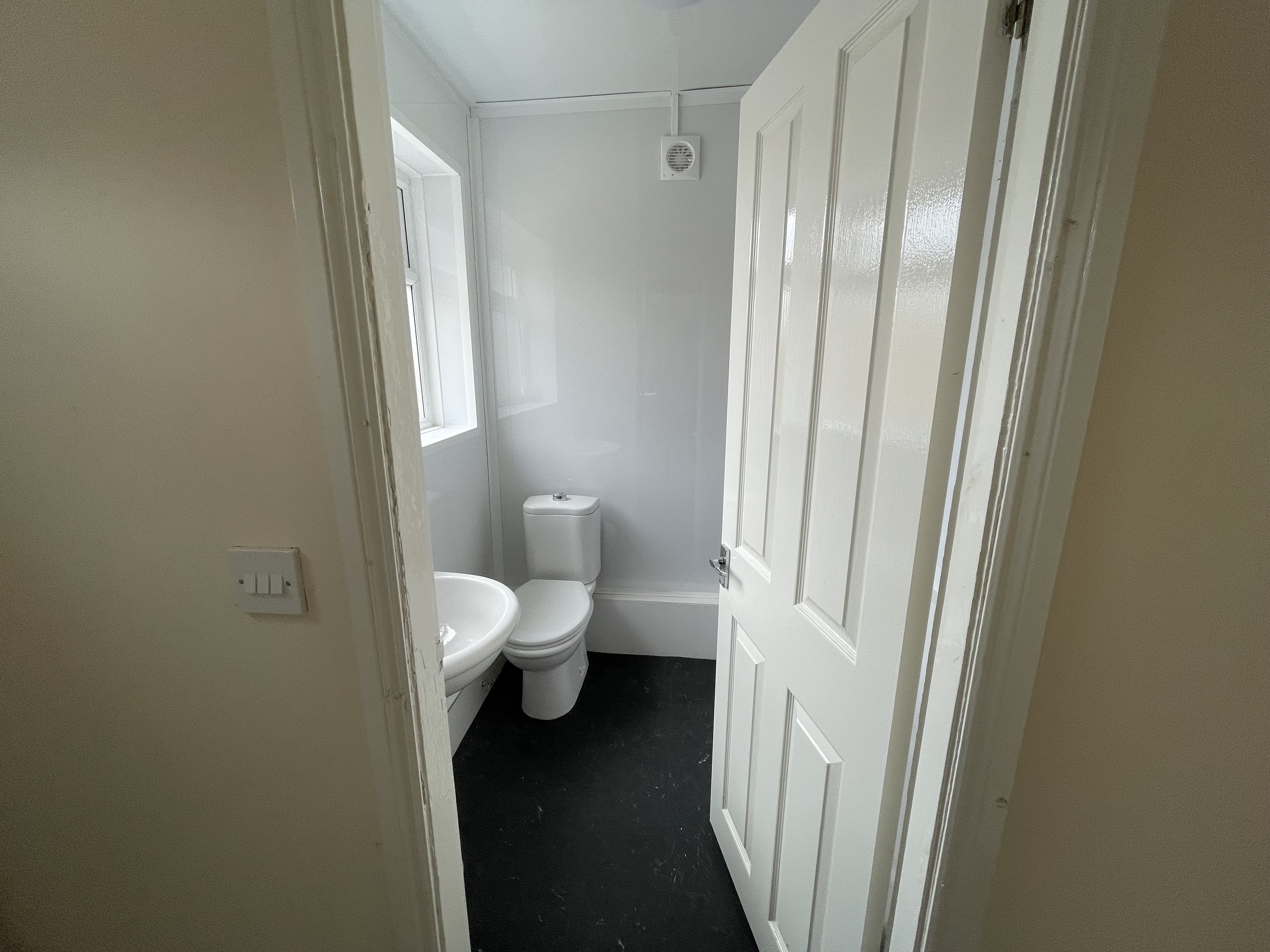 VACANT - Freehold Mid Terrace Bungalow