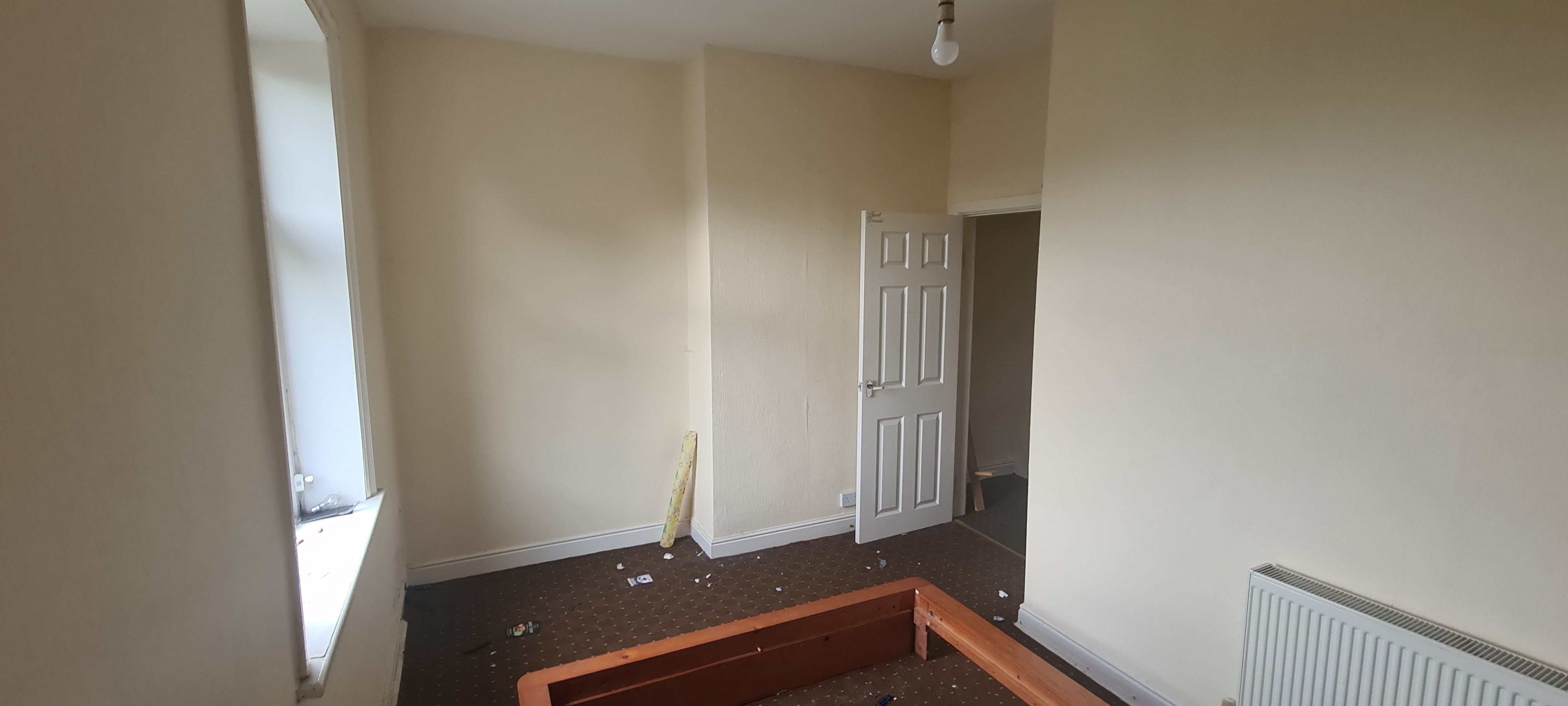 VACANT - Freehold Mid Terrace House