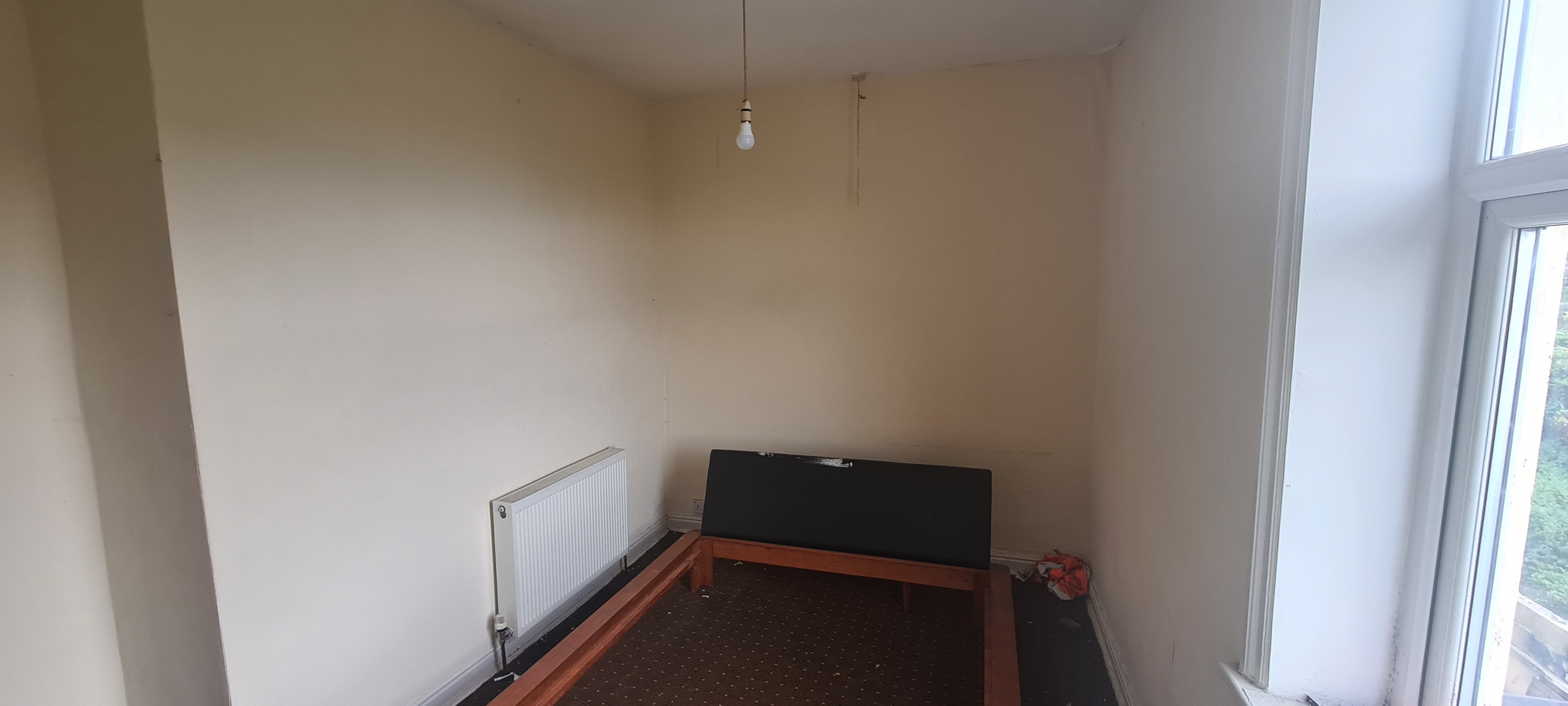 VACANT - Freehold Mid Terrace House
