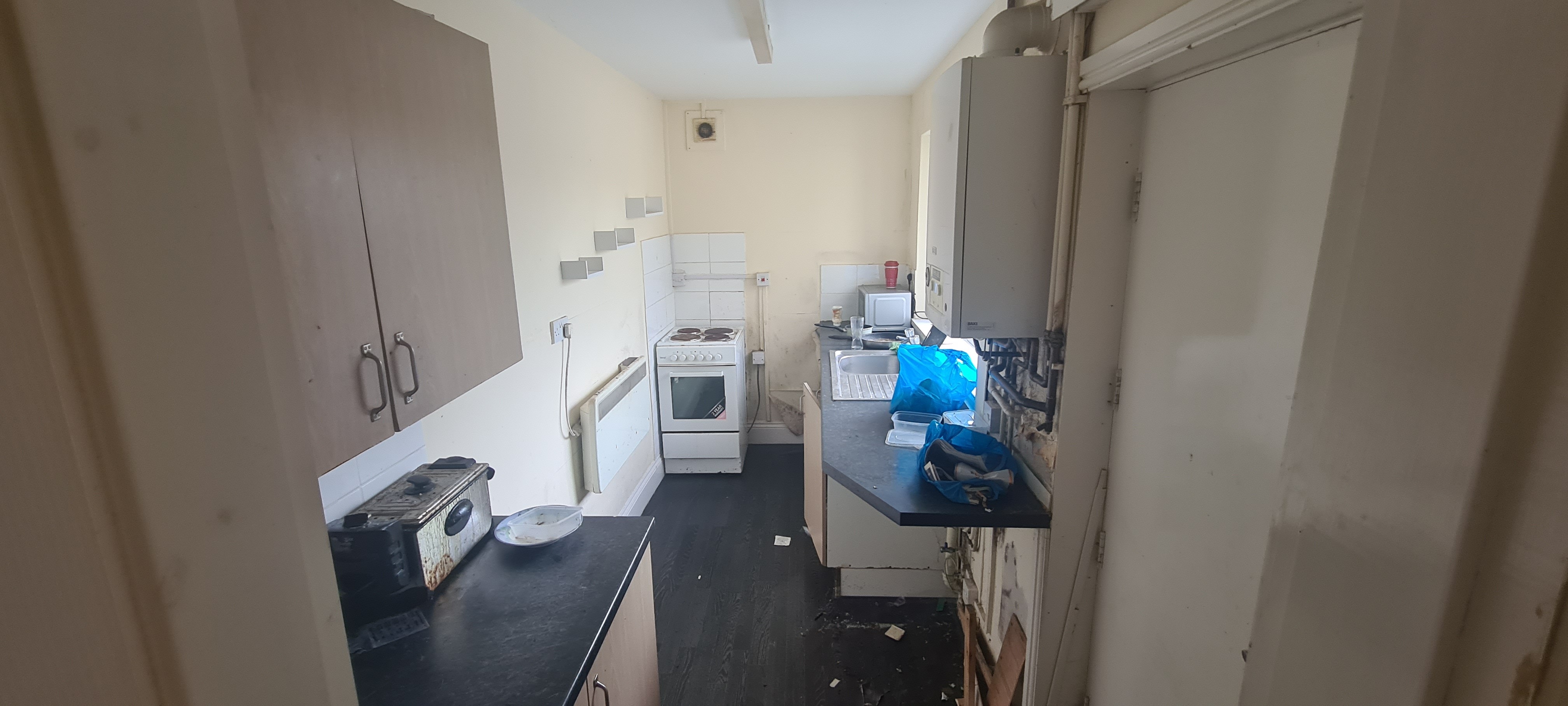 VACANT - Freehold Mid Terrace House