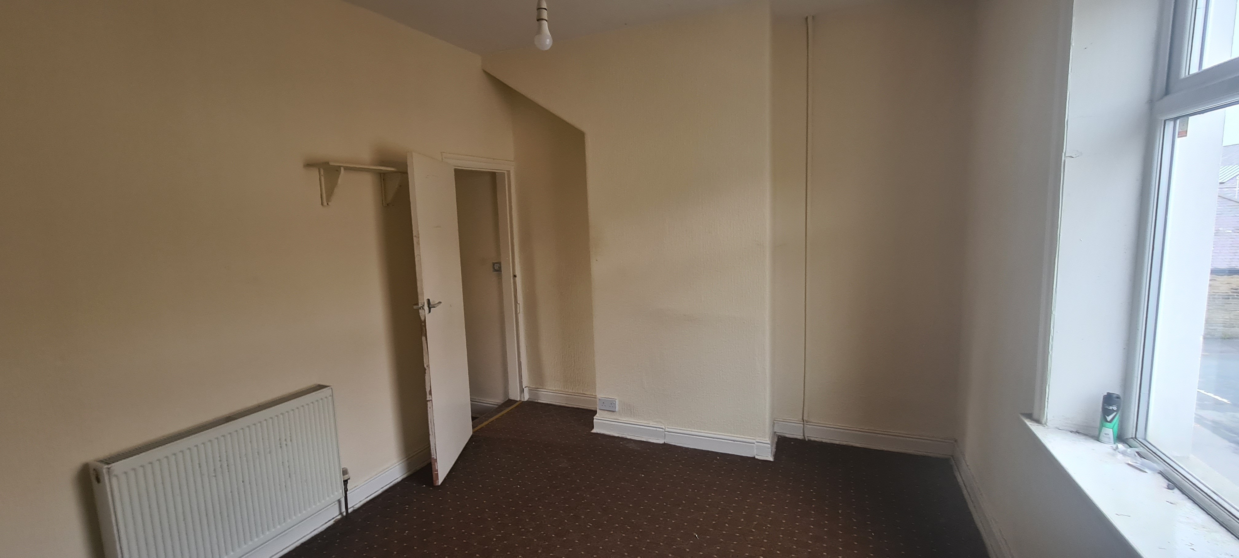 VACANT - Freehold Mid Terrace House