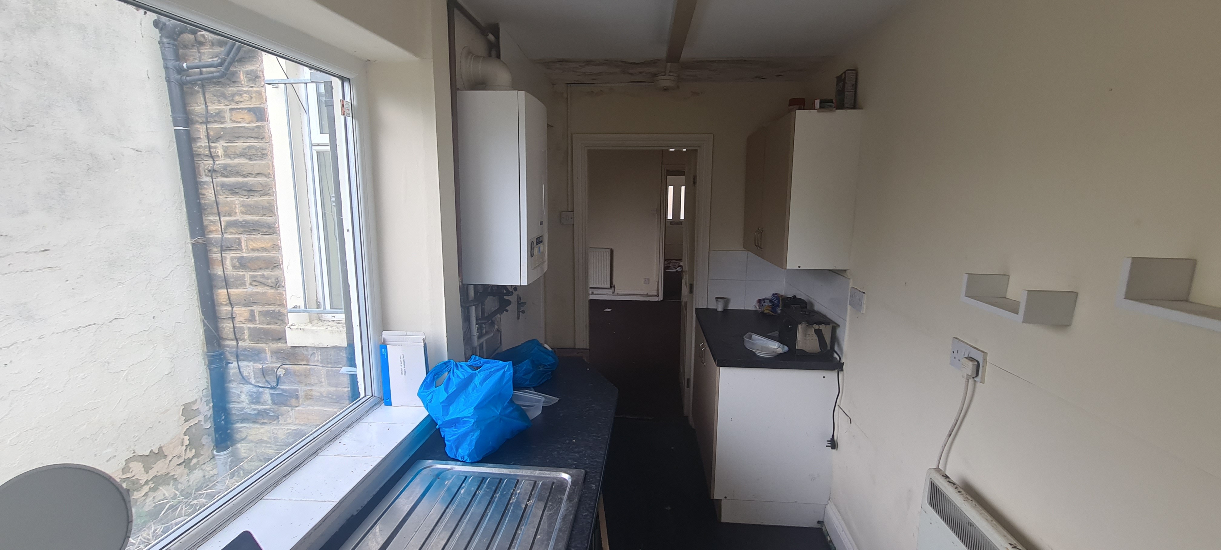 VACANT - Freehold Mid Terrace House