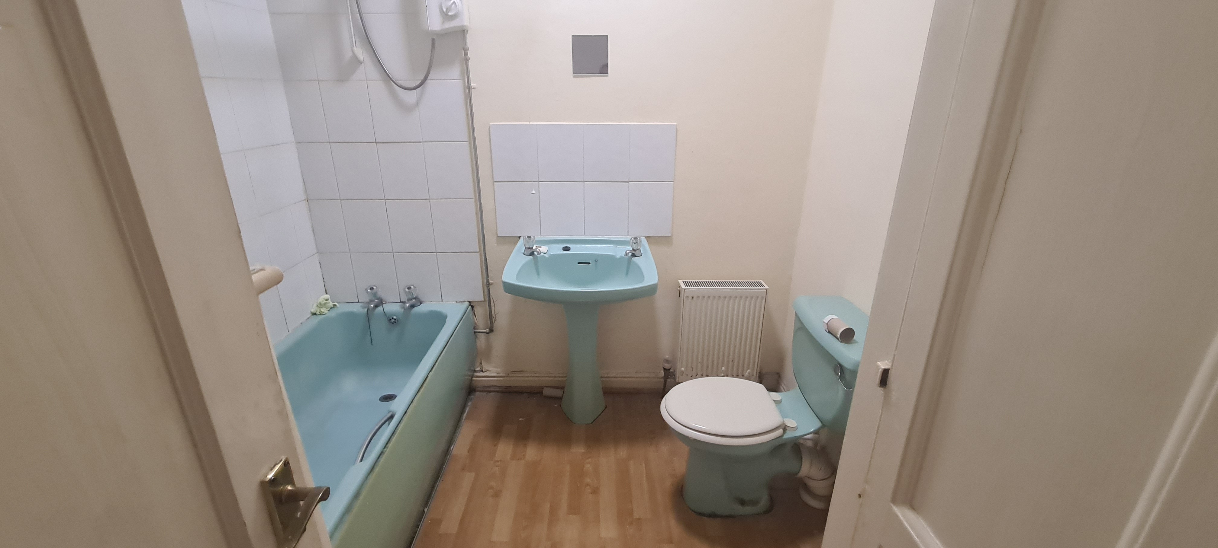 VACANT - Freehold Mid Terrace House