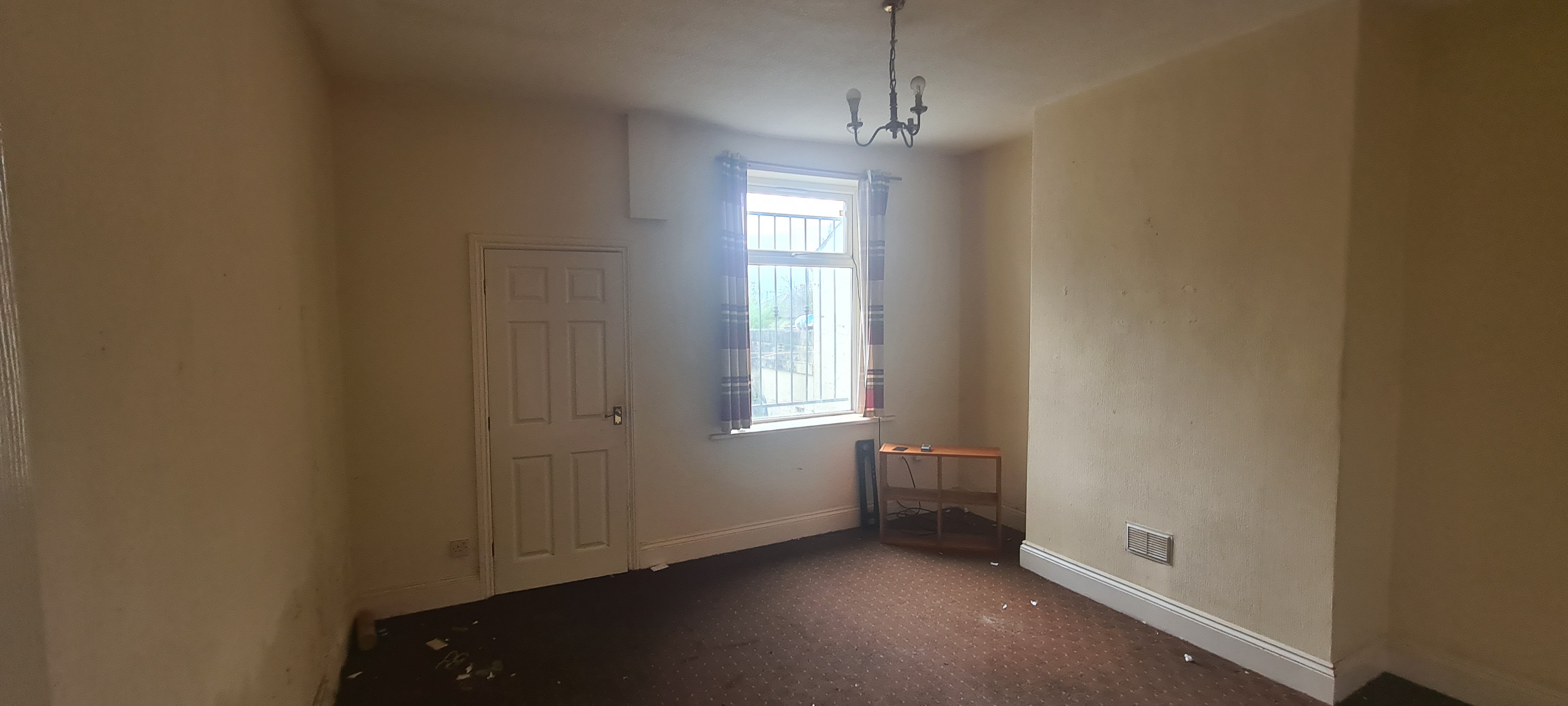 VACANT - Freehold Mid Terrace House