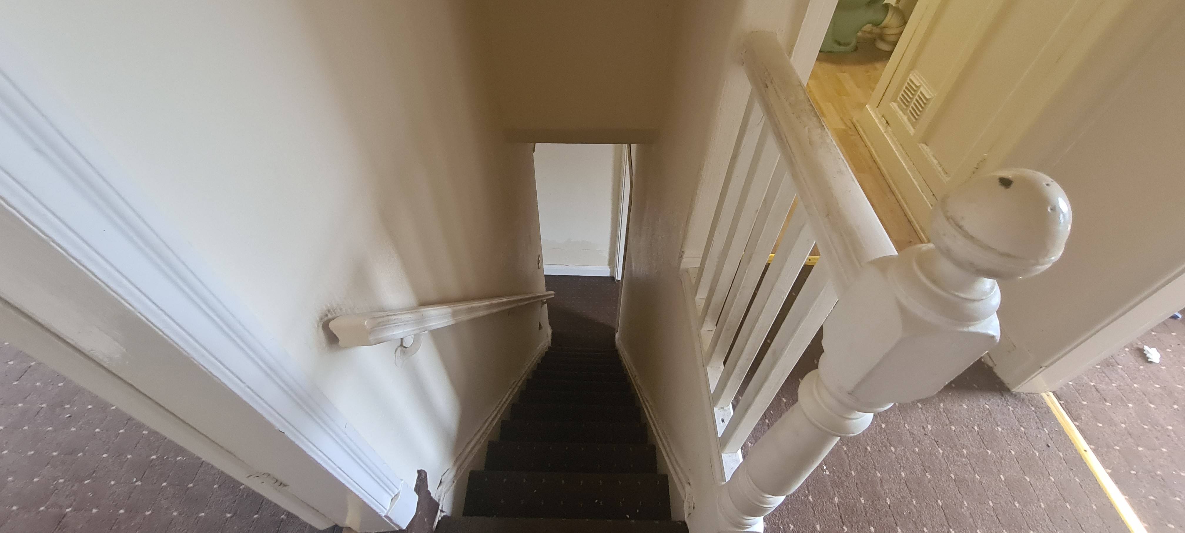 VACANT - Freehold Mid Terrace House