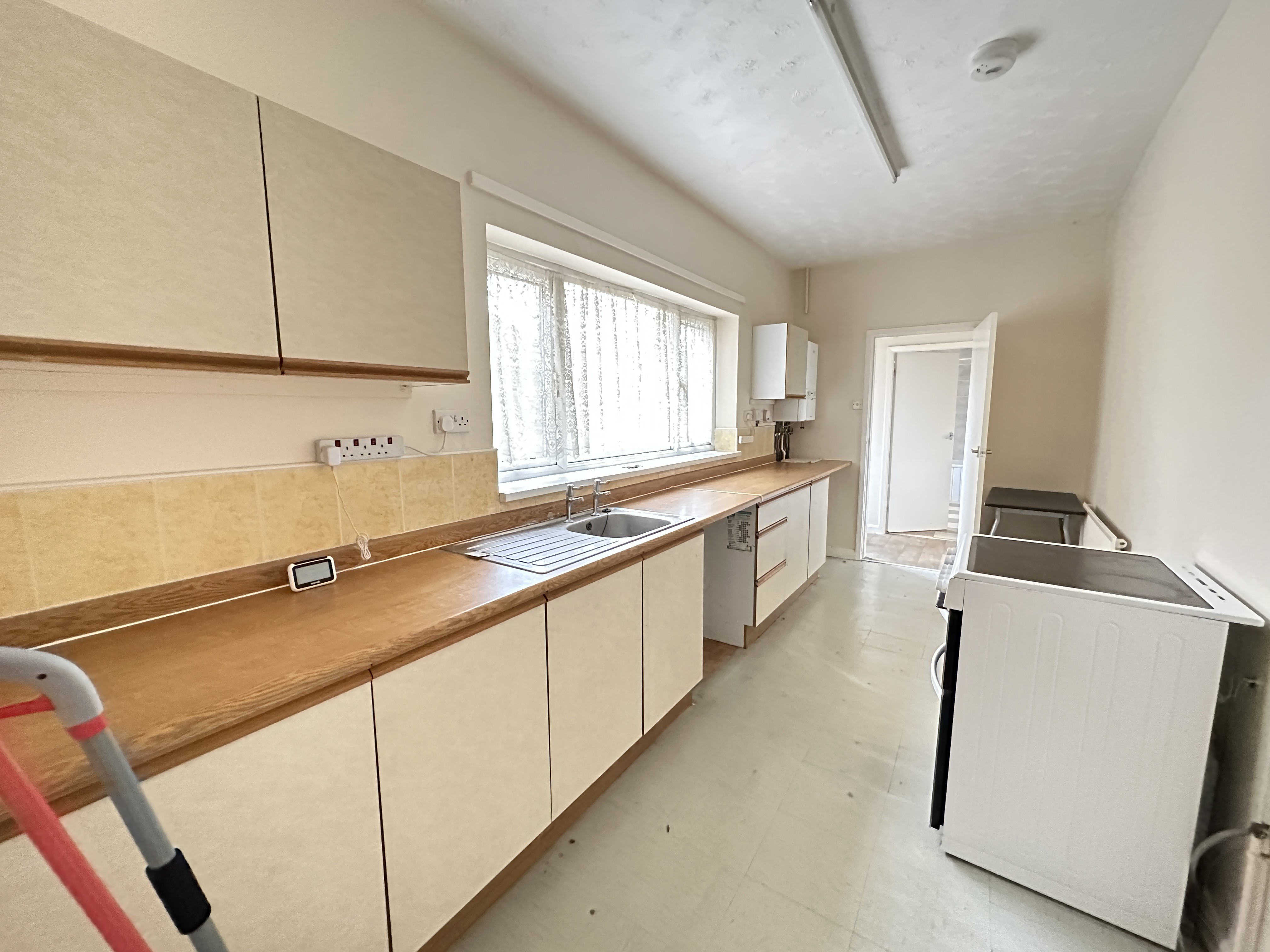 VACANT - Freehold Mid Terrace Building 
