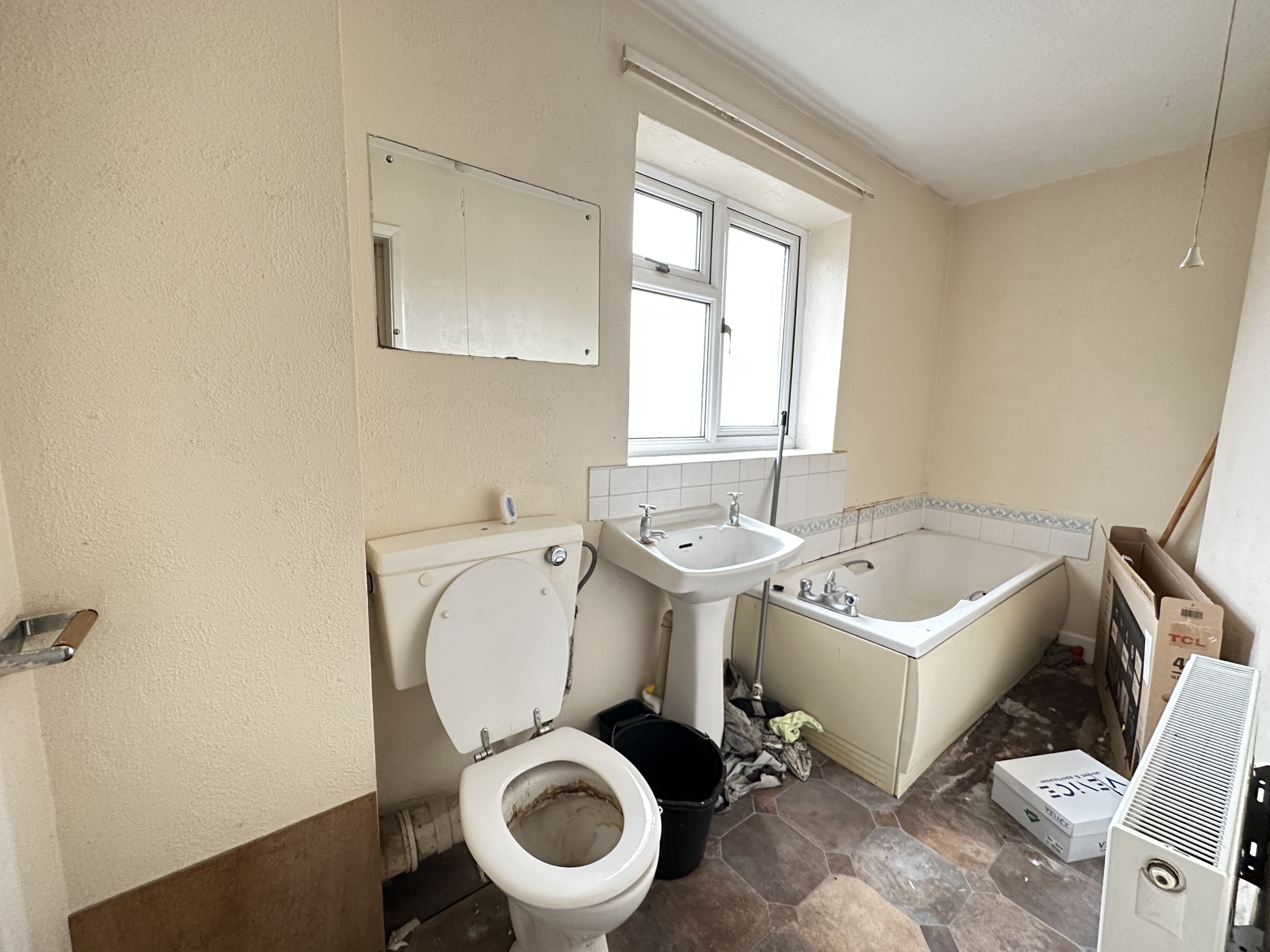 VACANT - Freehold Mid Terrace Building 