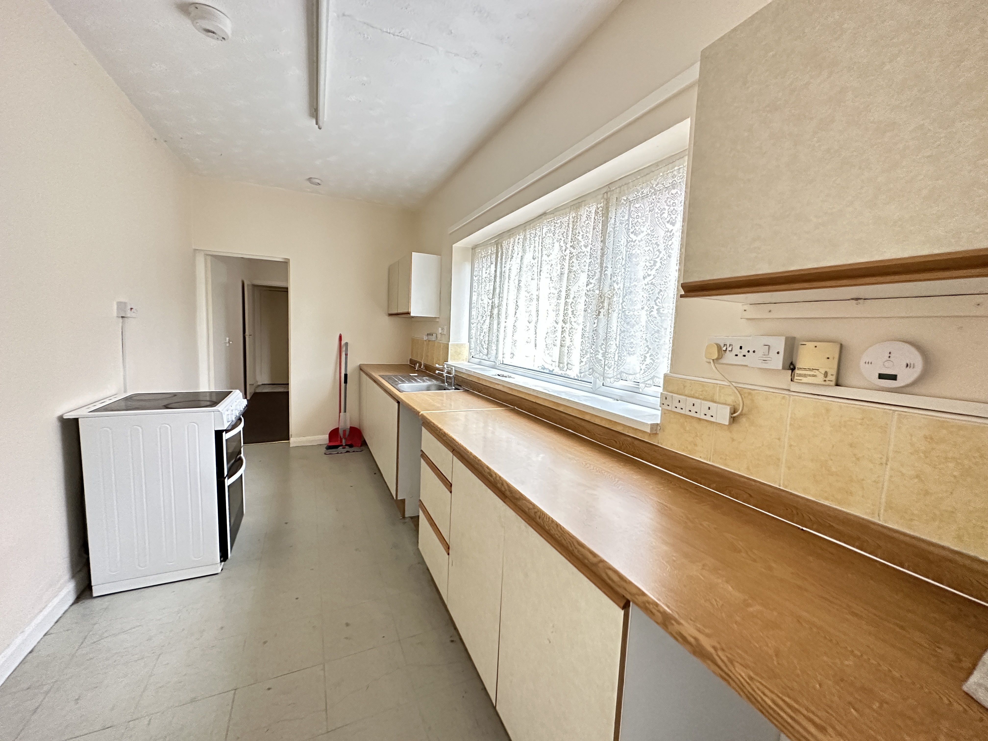 VACANT - Freehold Mid Terrace Building 