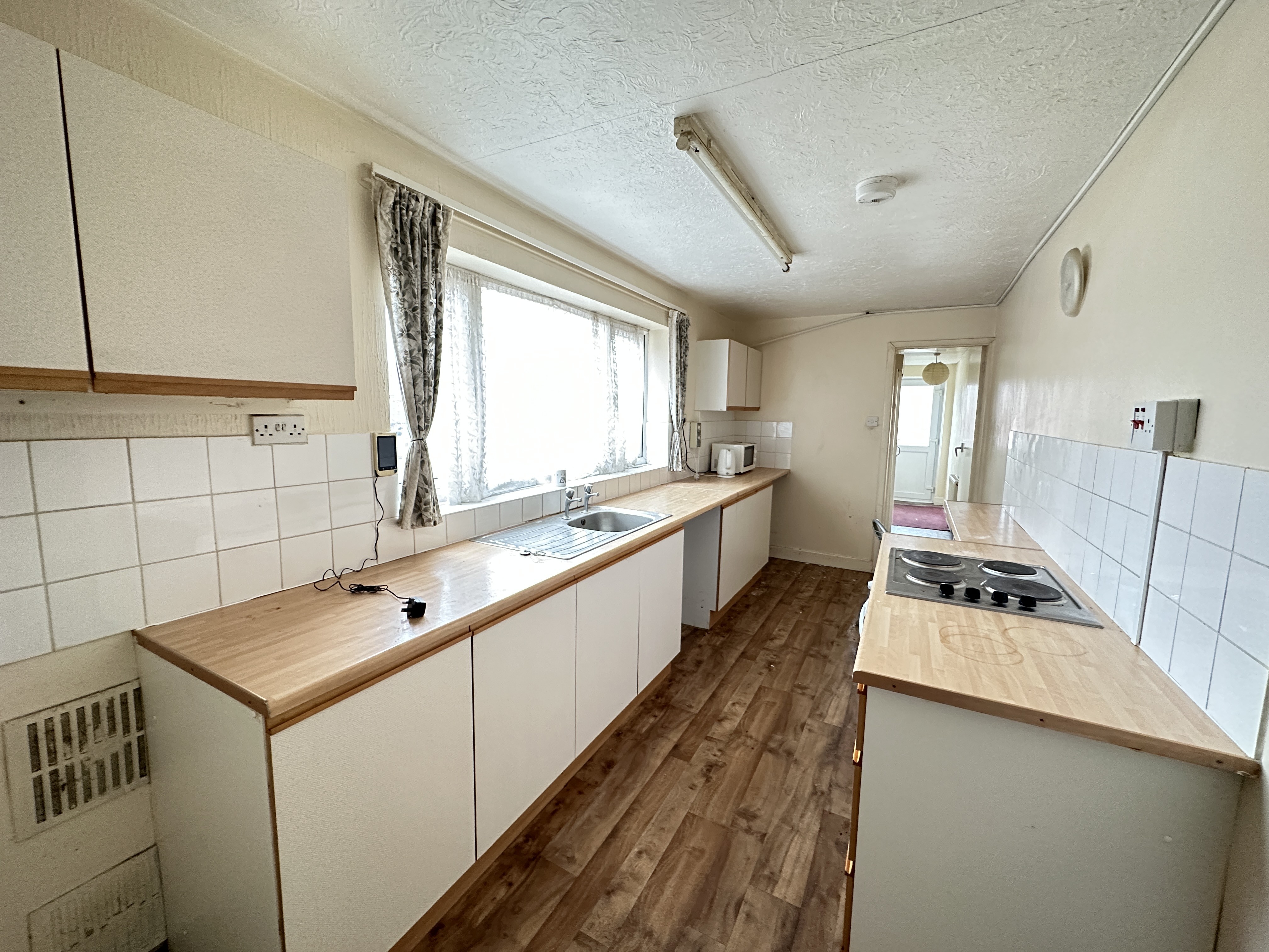 VACANT - Freehold Mid Terrace Building 